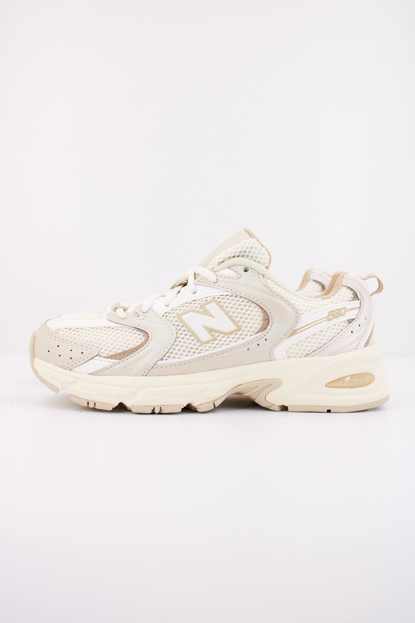 NEW BALANCE MR530 AA en color BEIS (1)