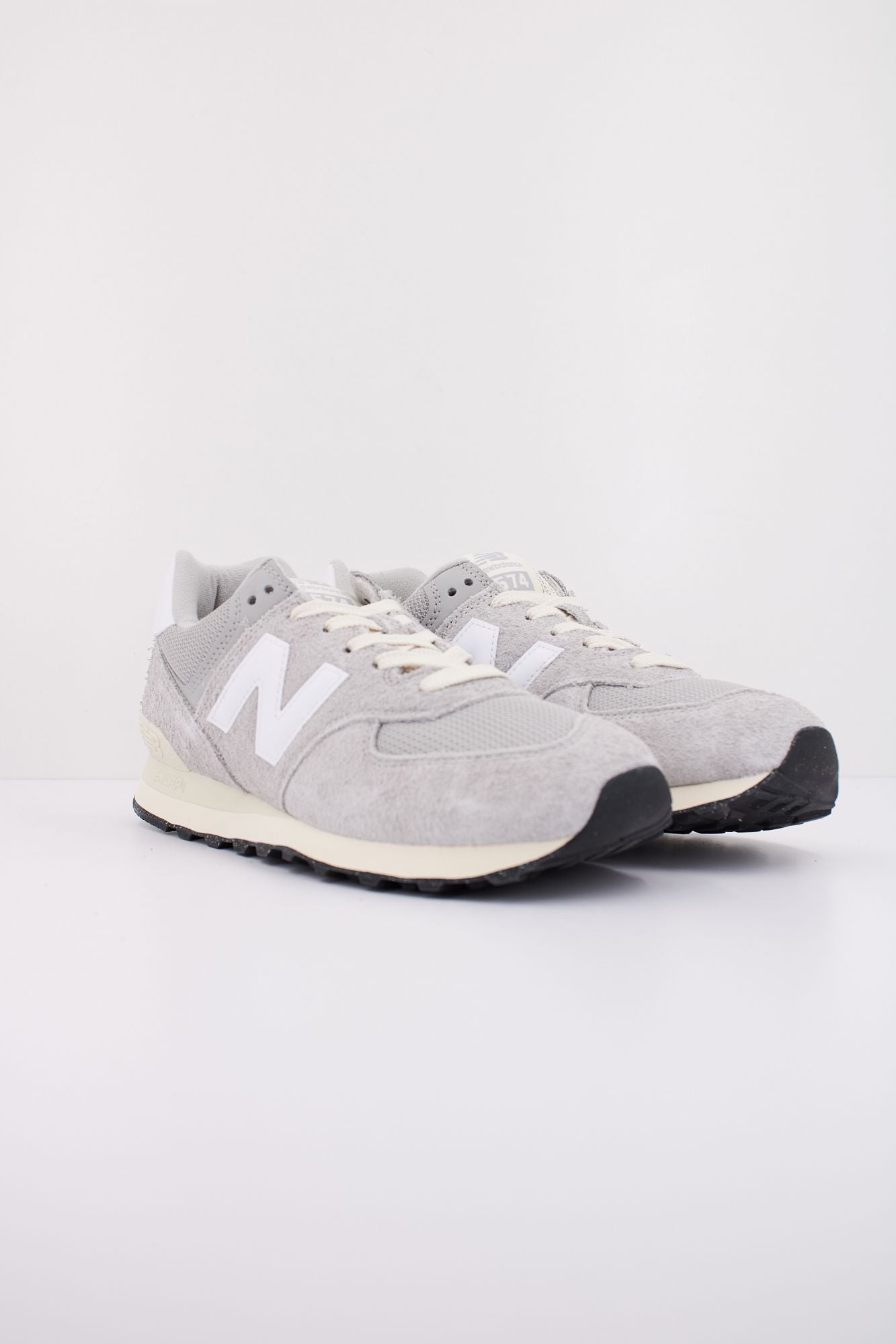 NEW BALANCE U574 RBL en color GRIS (2)