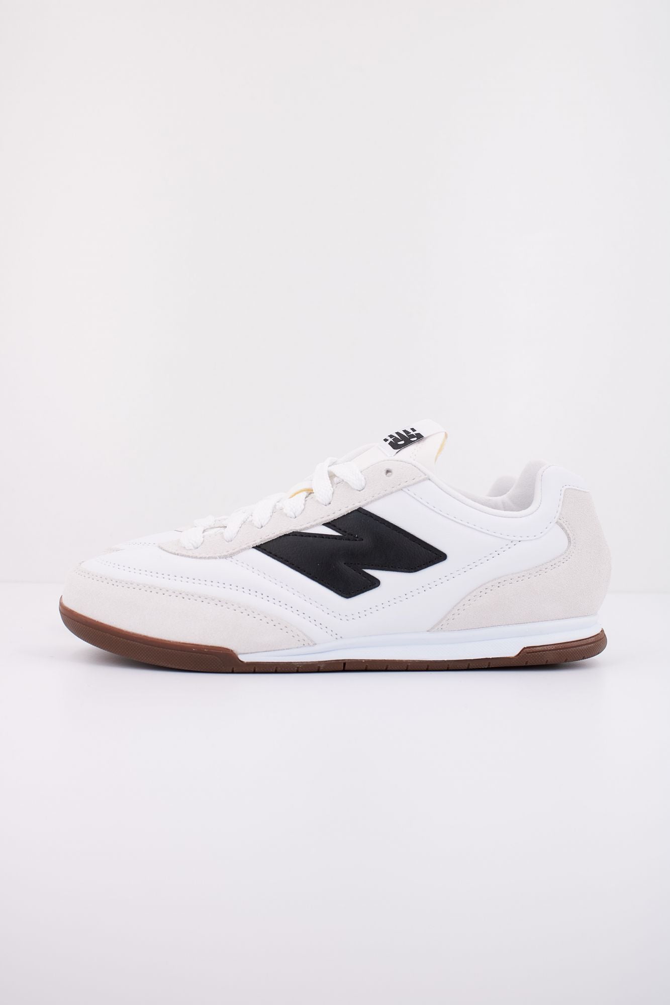 NEW BALANCE URC42 LA en color BLANCO (1)