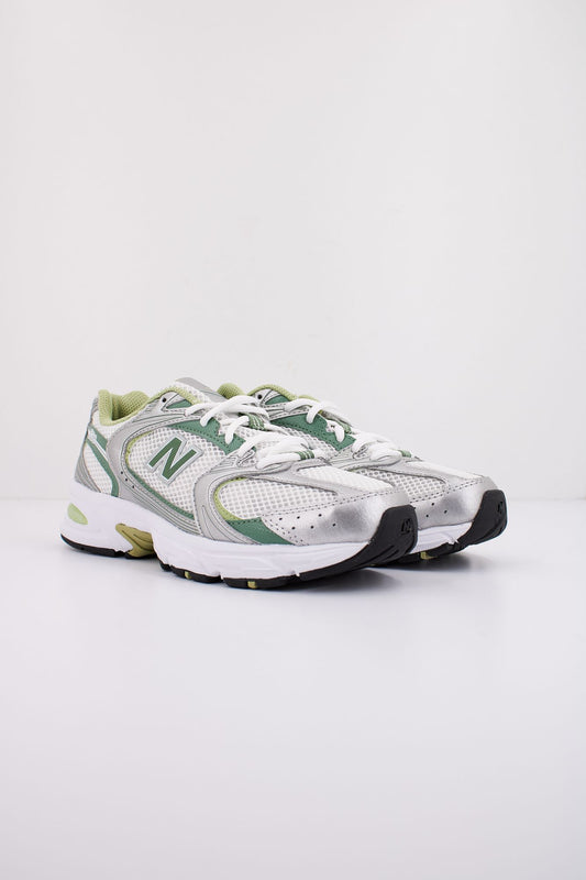 NEW BALANCE MR530  en color VERDE (2)