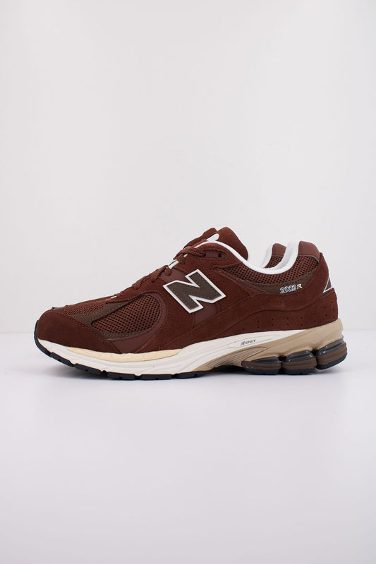 NEW BALANCE M2002 RFF en color MARRON (1)