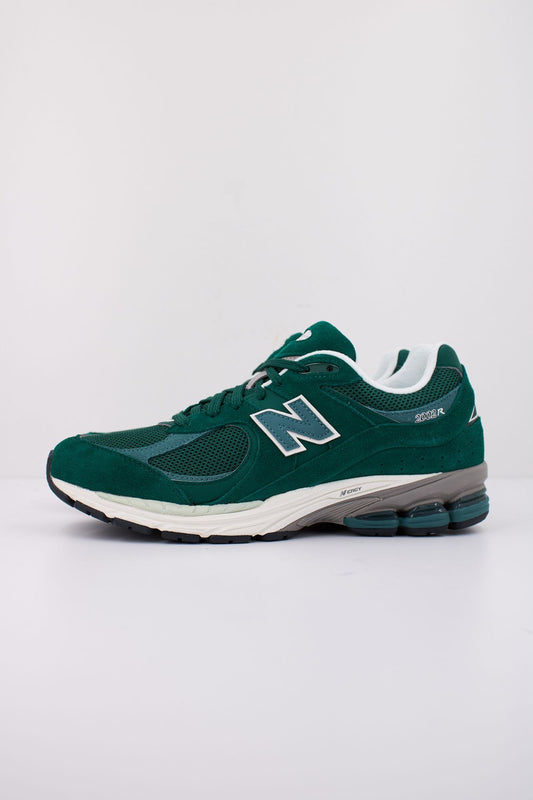 NEW BALANCE M2002 RFK en color VERDE (1)