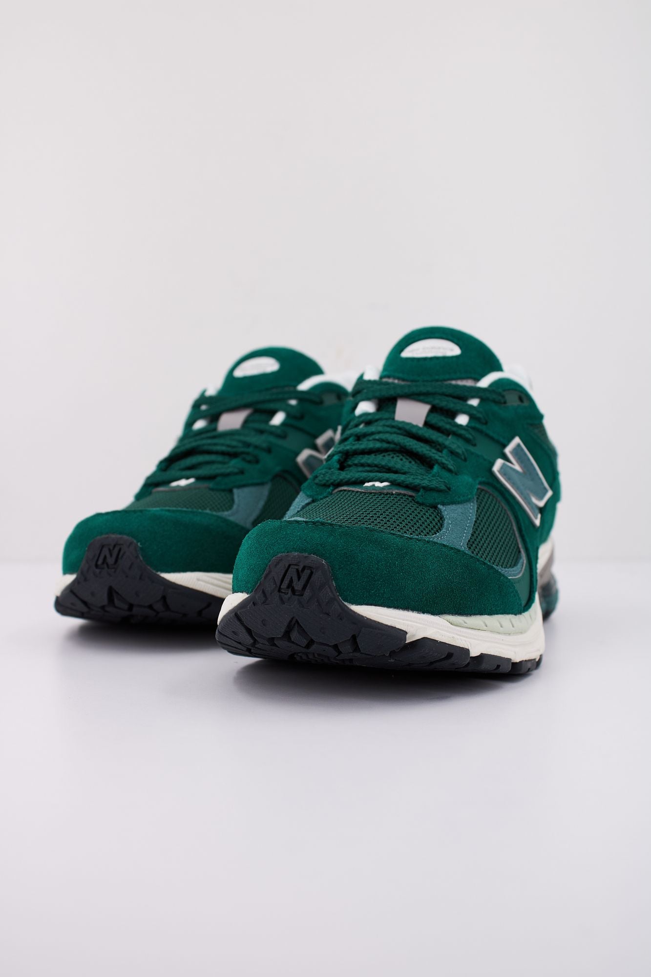 NEW BALANCE M2002 RFK en color VERDE (2)