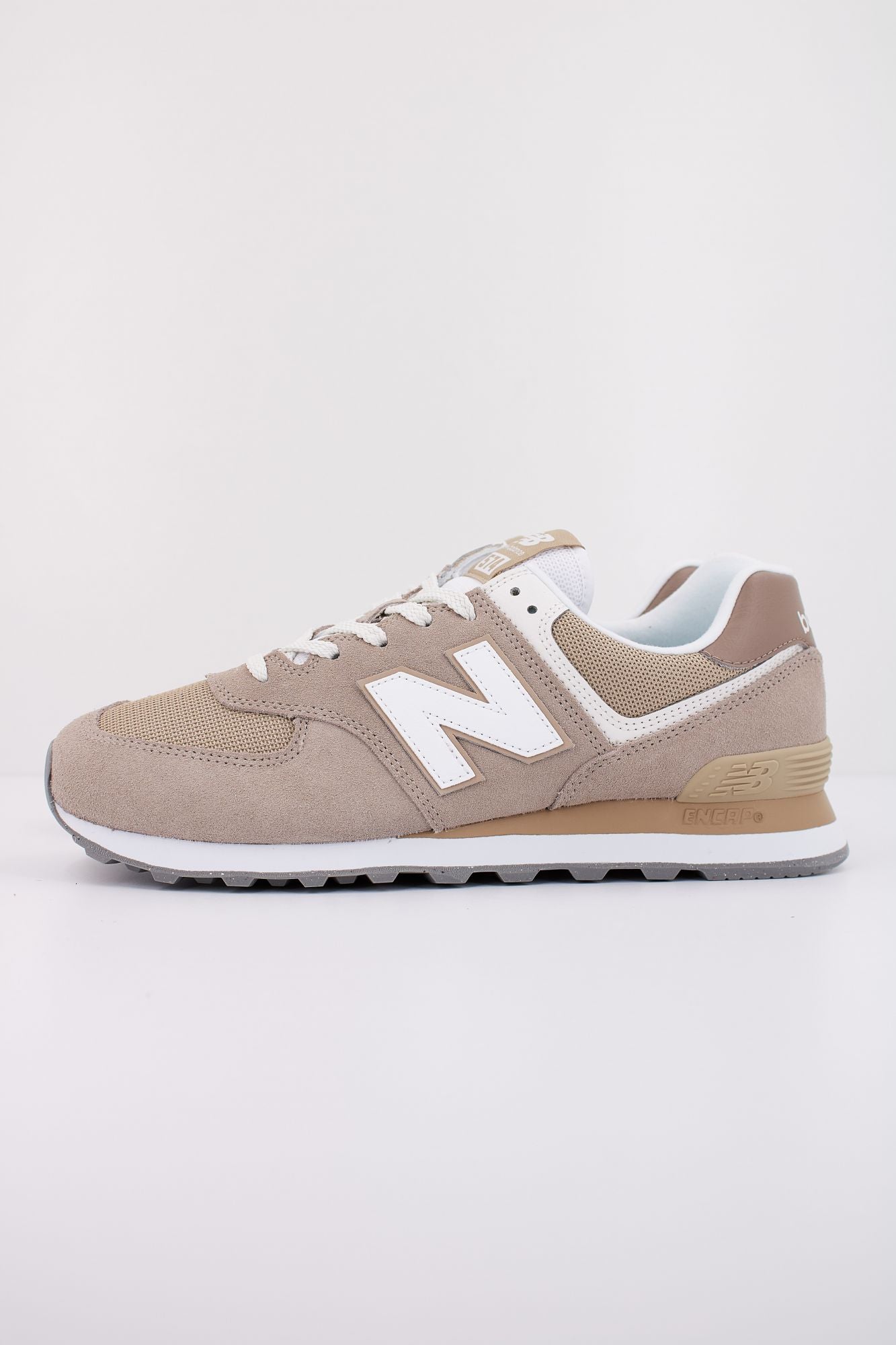 NEW BALANCE U574 ESF en color MARRON CLARO (1)