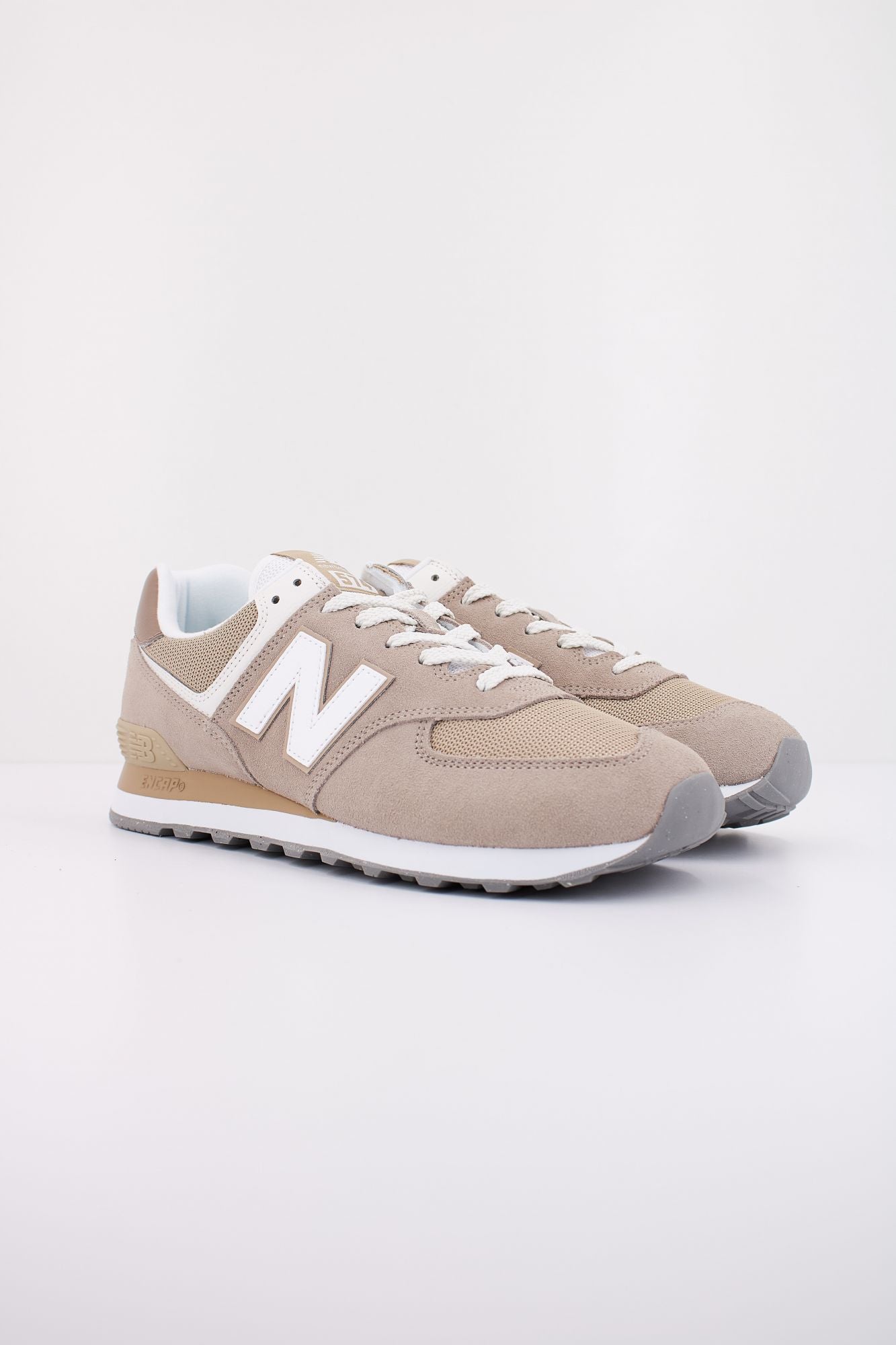 NEW BALANCE U574 ESF en color MARRON CLARO (2)