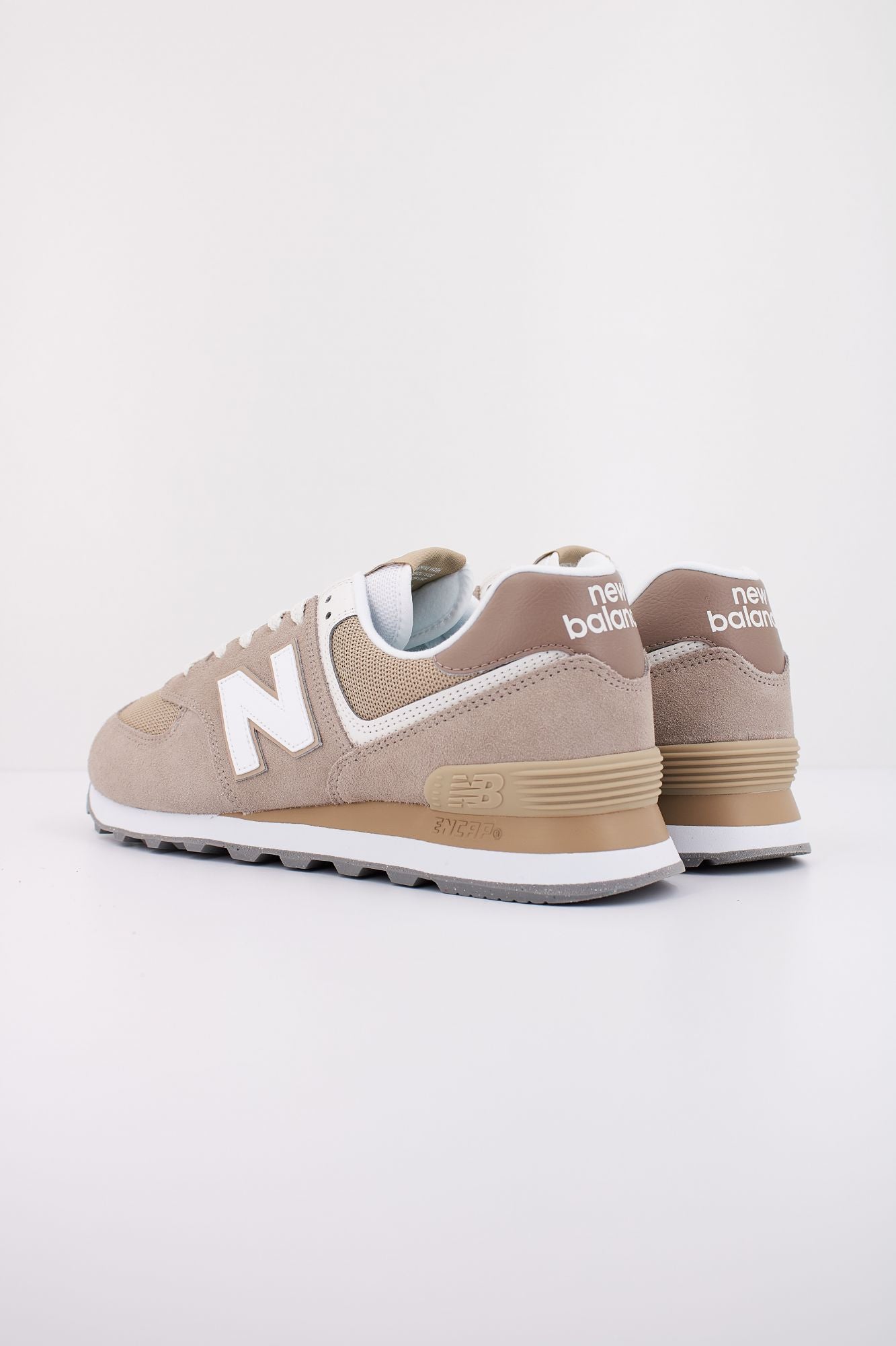 NEW BALANCE U574 ESF en color MARRON CLARO (4)