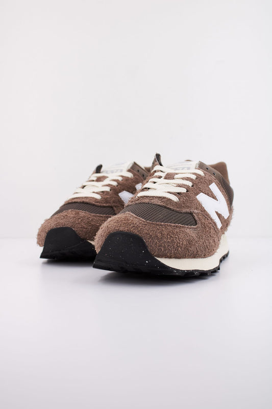 NEW BALANCE U574 en color MARRON (2)