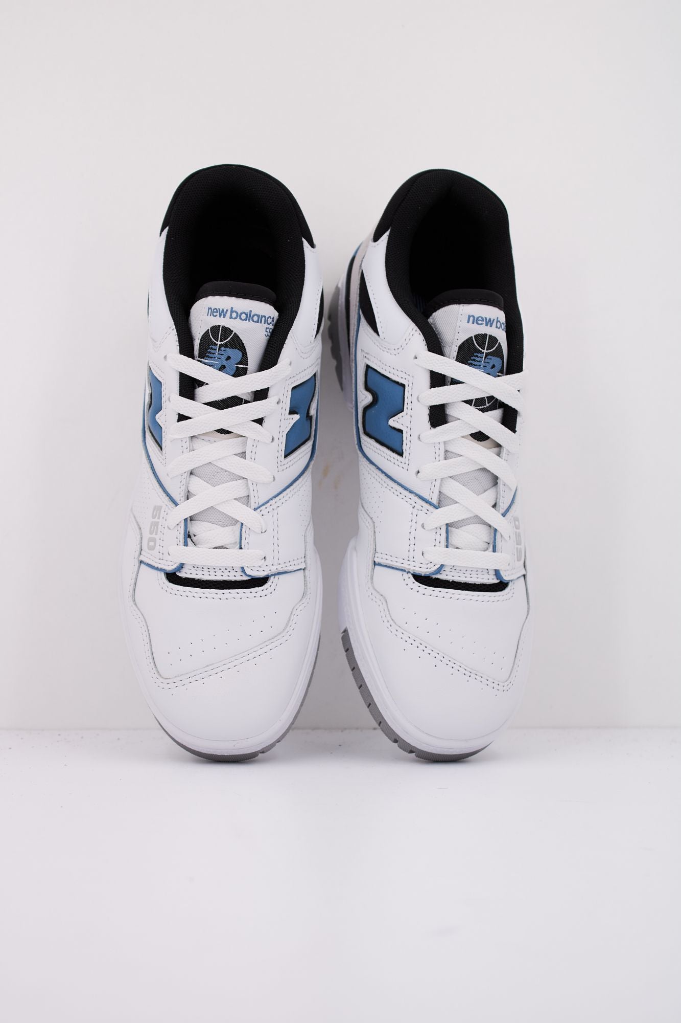 NEW BALANCE BB550 ESF en color BLANCO (3)