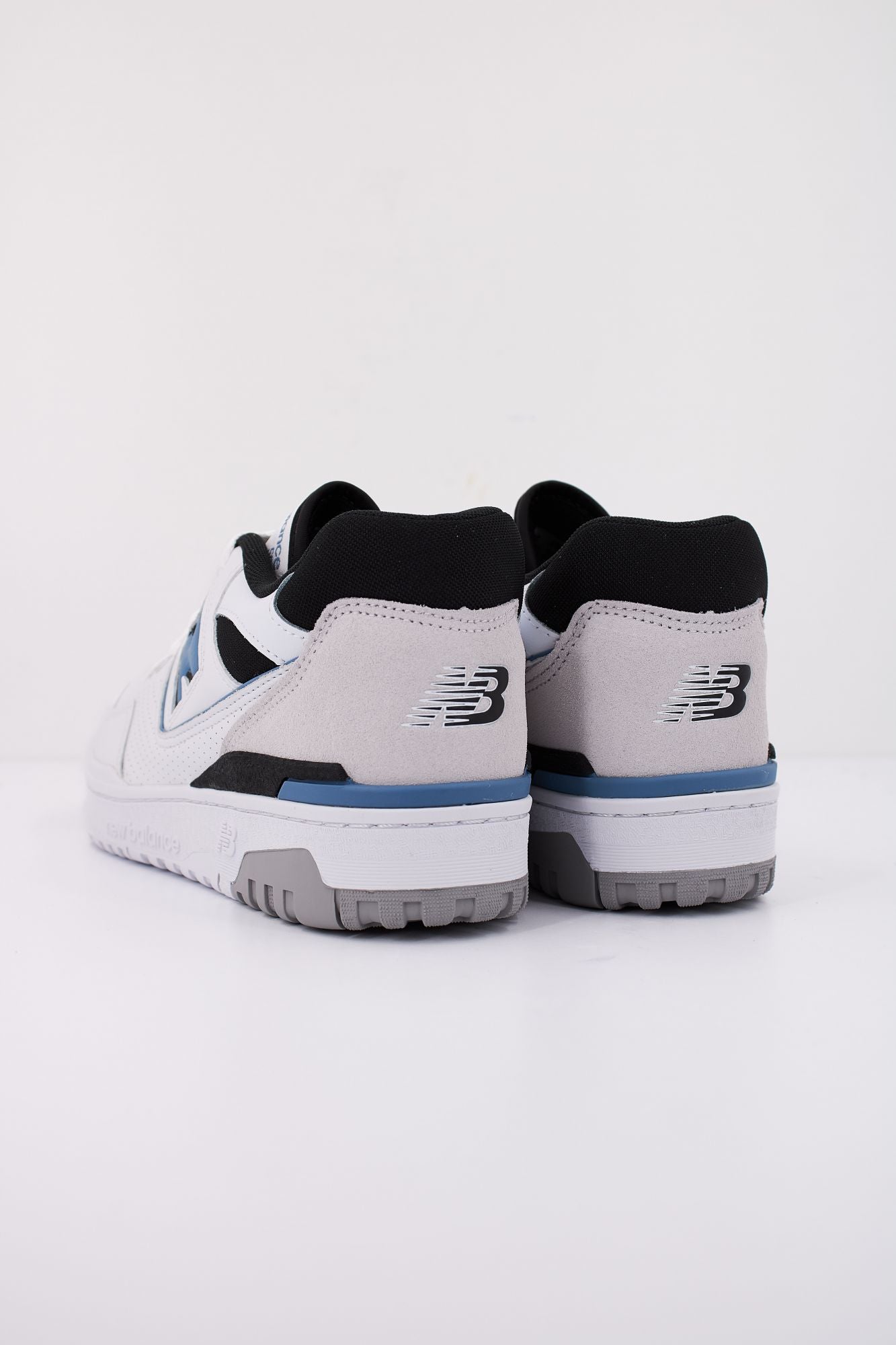 NEW BALANCE BB550 ESF en color BLANCO (4)