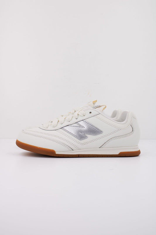 NEW BALANCE URC42 CB en color BLANCO (1)