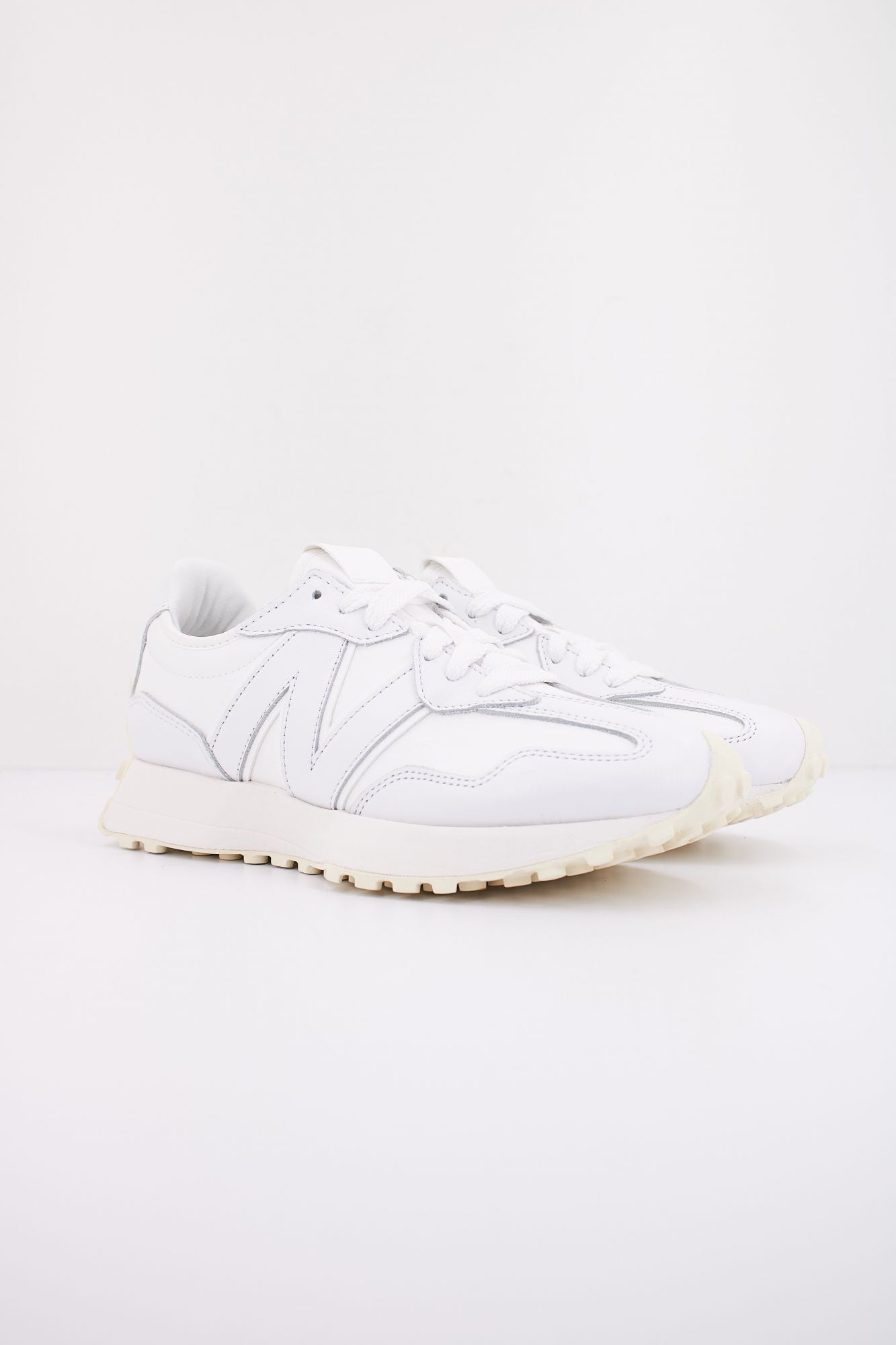 NEW BALANCE U327  en color BLANCO (2)