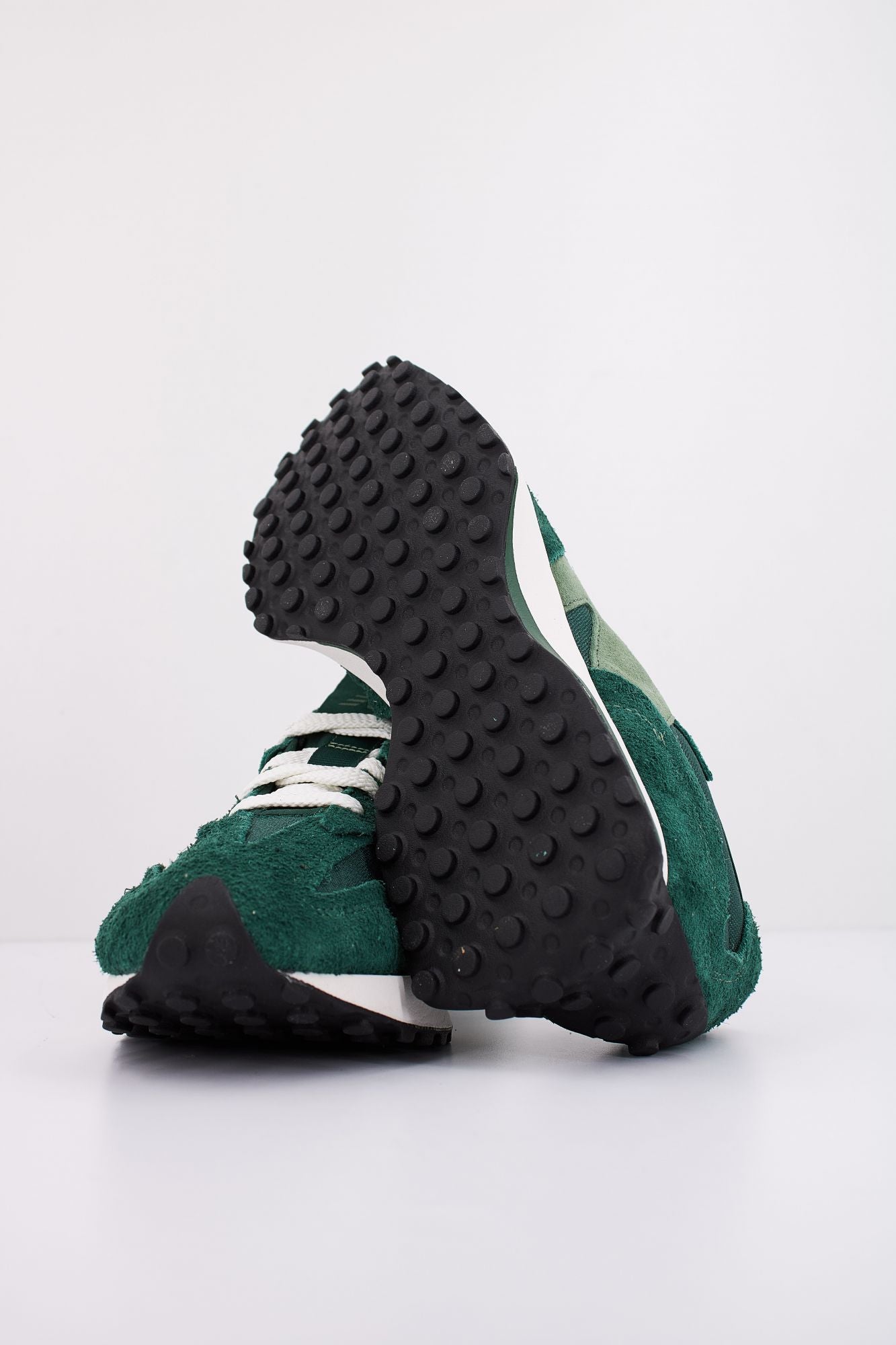 NEW BALANCE U327 WTB en color VERDE (5)