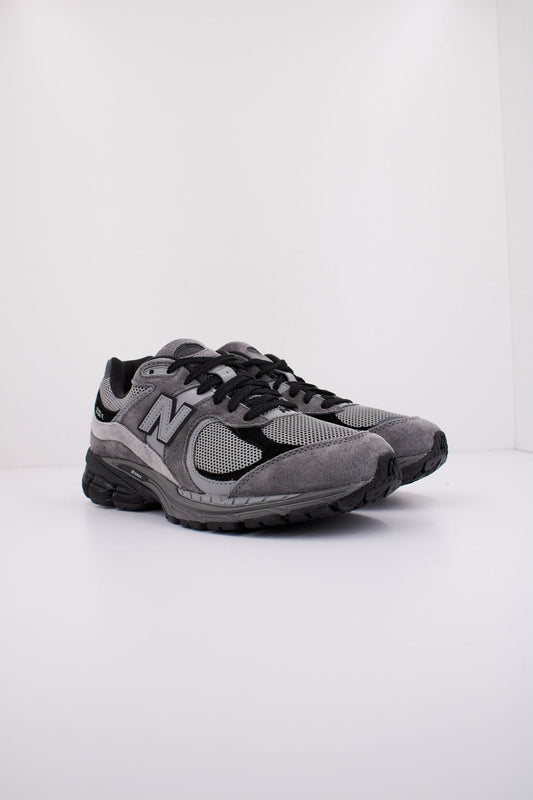 NEW BALANCE M2002 RCL  en color GRIS (2)