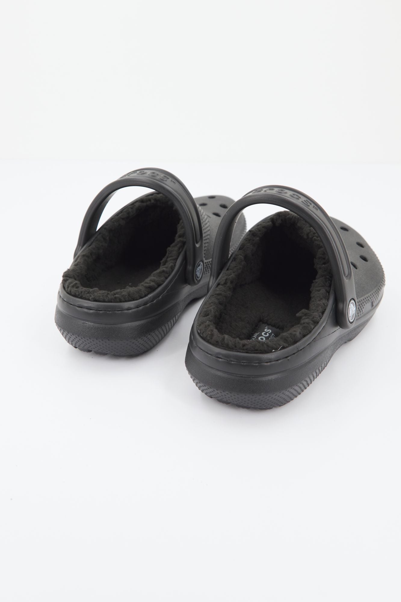 CROCS CLASSIC LINED CLOG en color NEGRO (4)