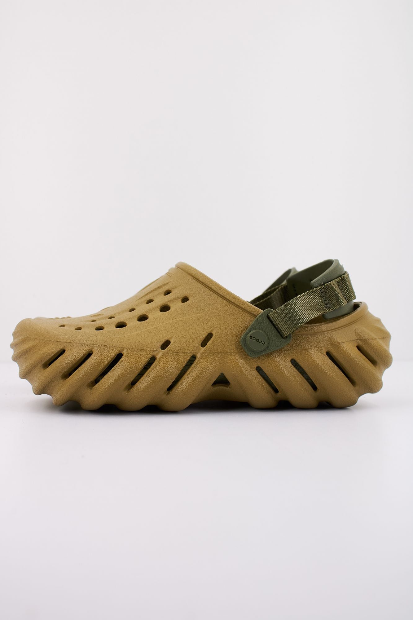 CROCS ECHO CLOG en color VERDE (1)