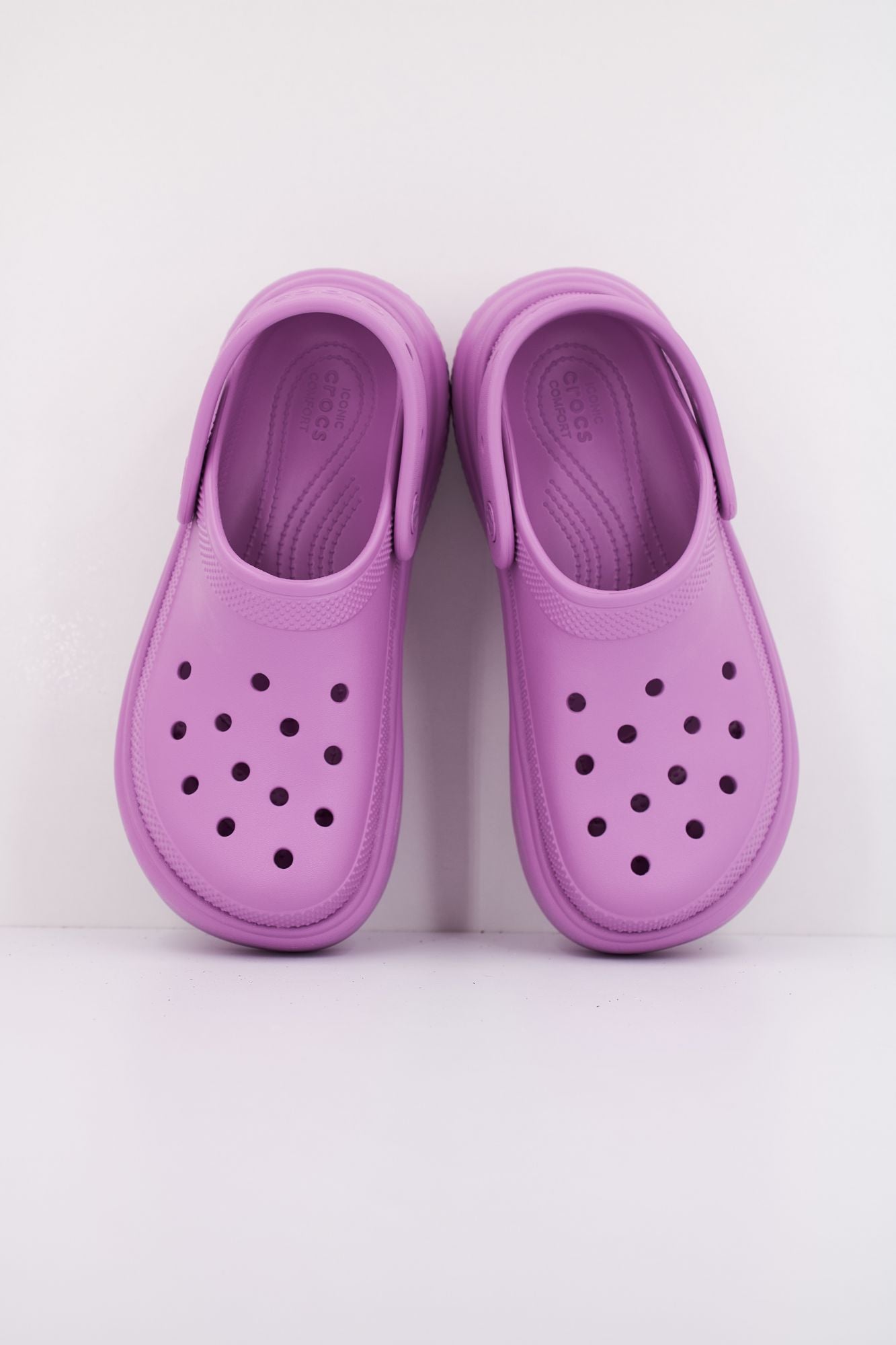 CROCS STOMP CLOG en color ROSA (3)