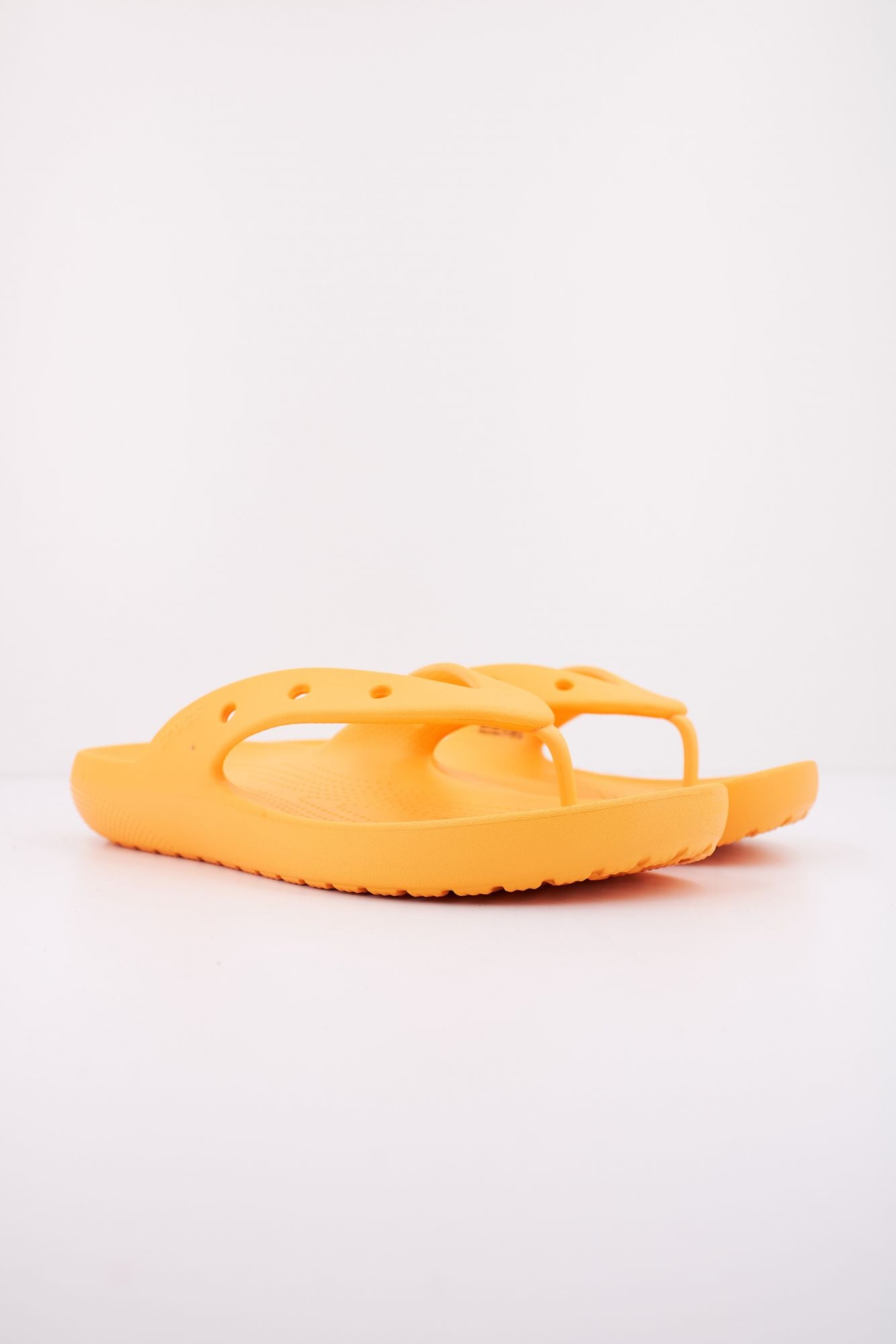 CROCS CLASSIC FLIP V2 en color NARANJA (2)