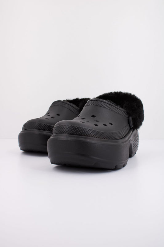 CROCS STOMP LINED CLOG en color NEGRO (2)