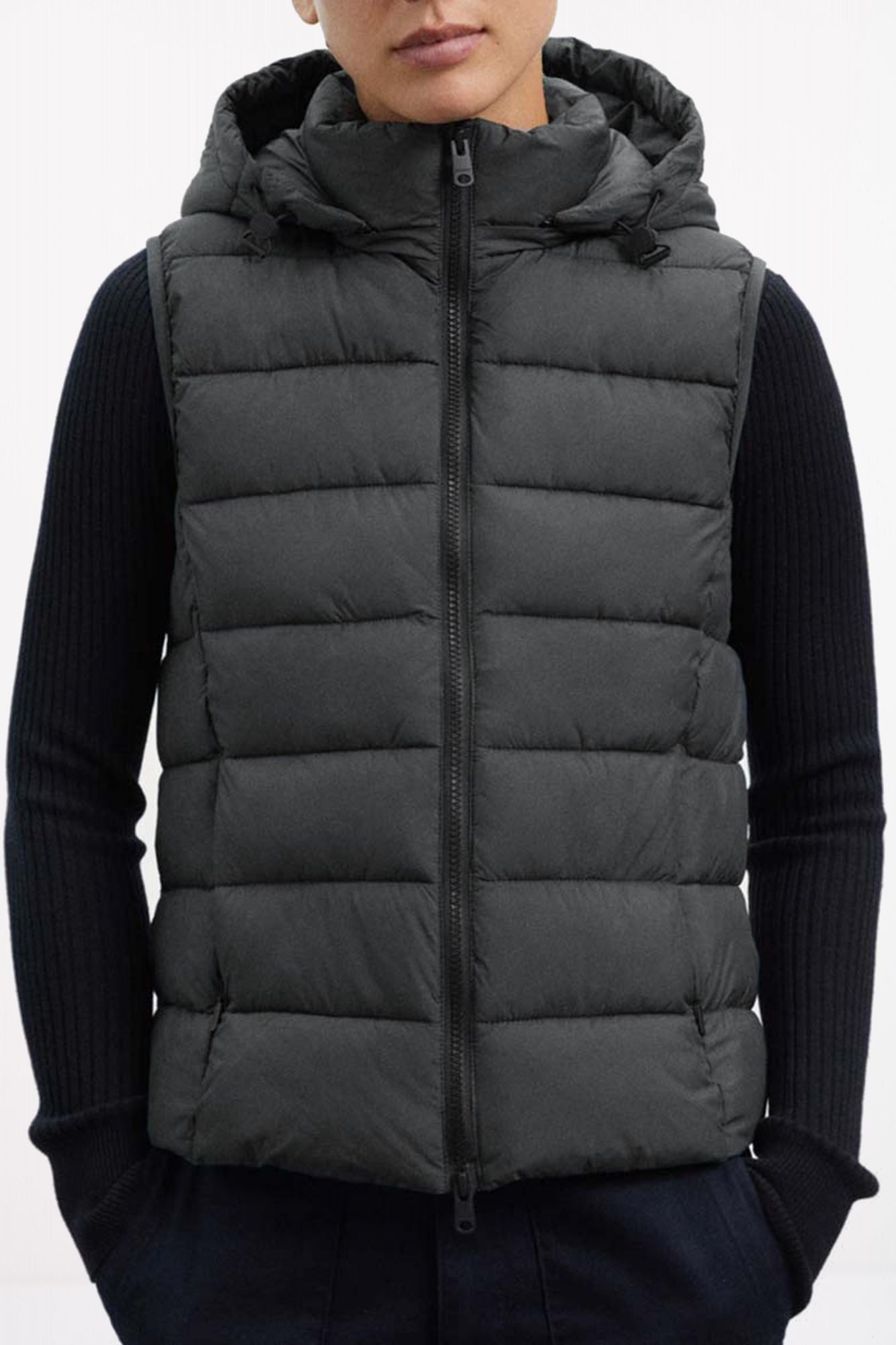 ECOALF AORAKIALF VEST en color NEGRO (1)