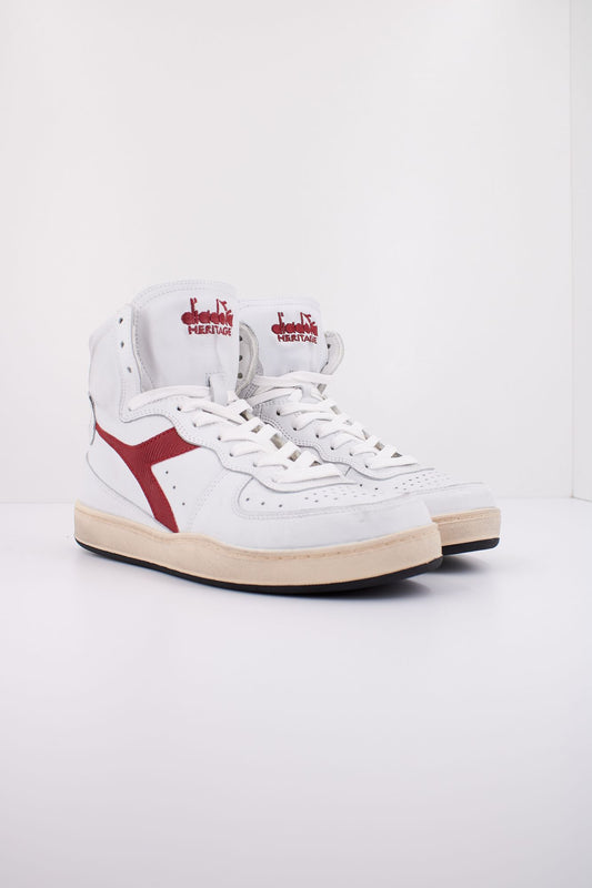 DIADORA HERITAGE  ALTO BASKET USED en color BLANCO (2)