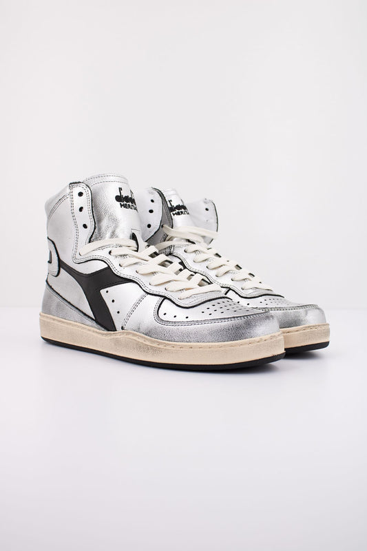 DIADORA HERITAGE BASKET USED en color PLATA (2)