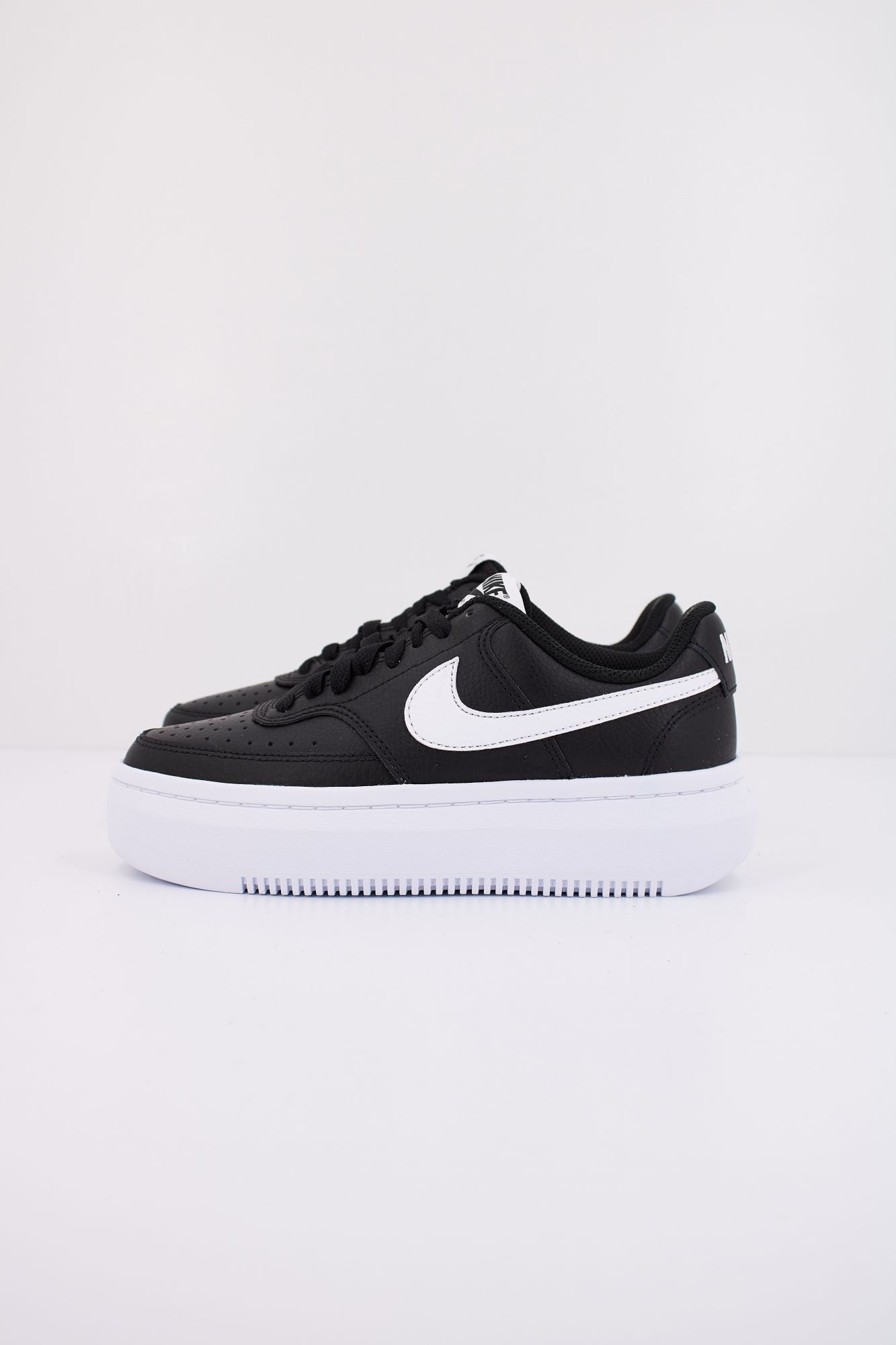 NIKE COURT VISION ALTA LTR en color NEGRO (1)