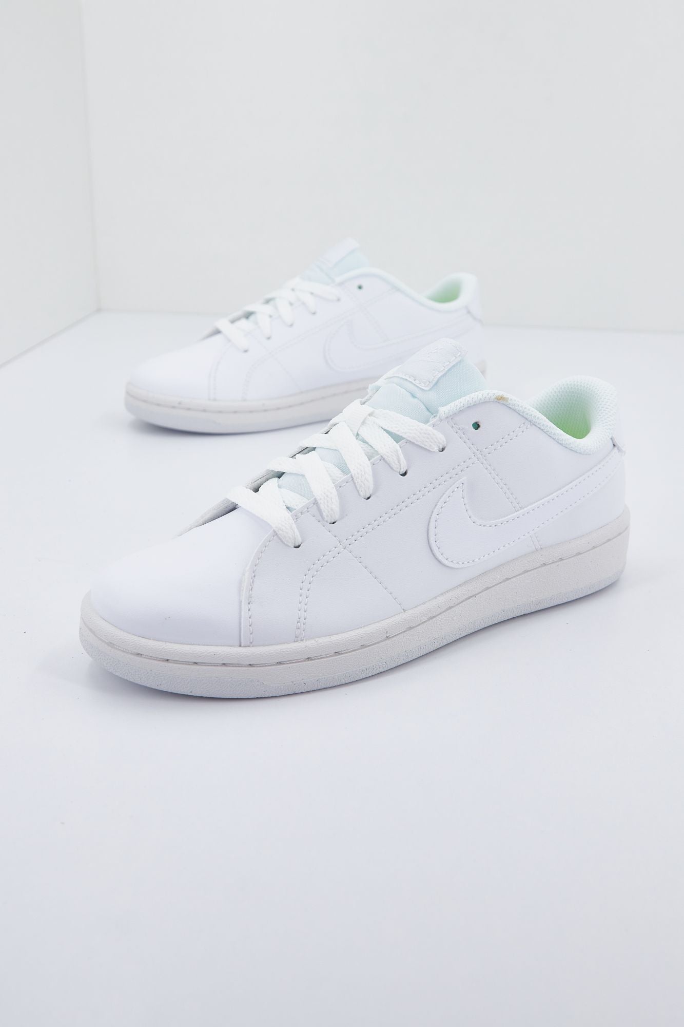 NIKE COURT ROYALE 2 en color BLANCO (1)