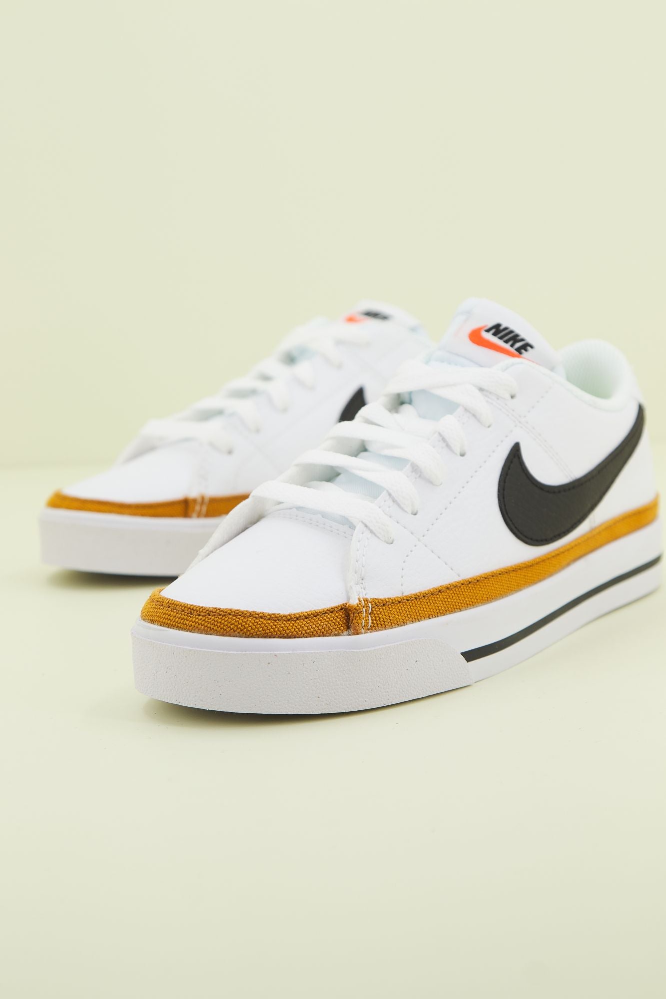 NIKE  COURT LEGACY NEXT NATUR en color BLANCO (2)