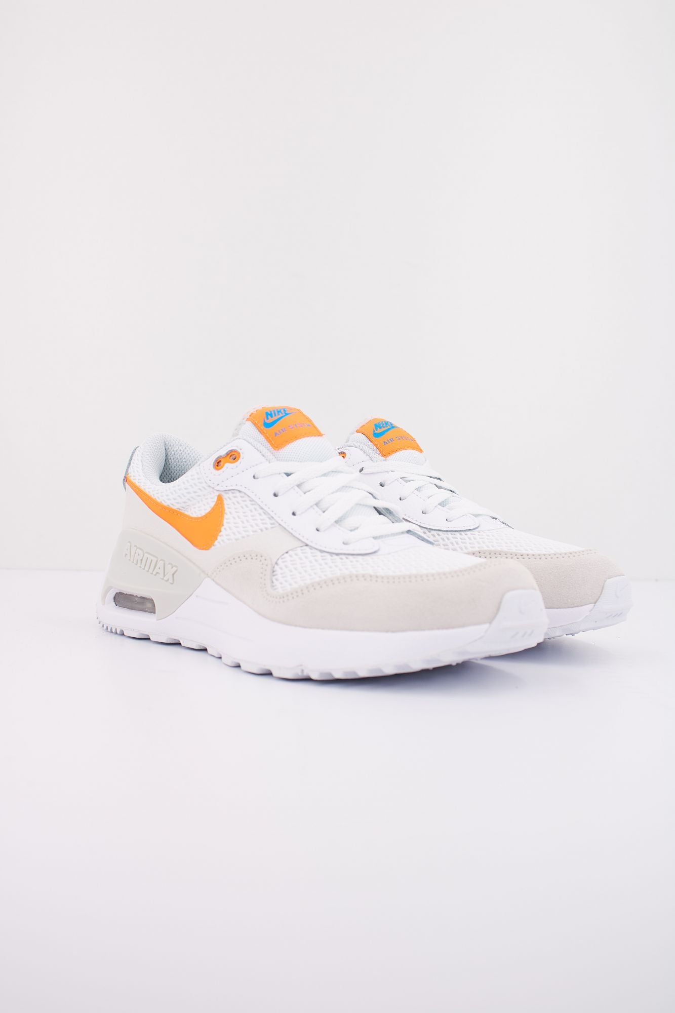 NIKE MAX SYSTM en color BLANCO (2)