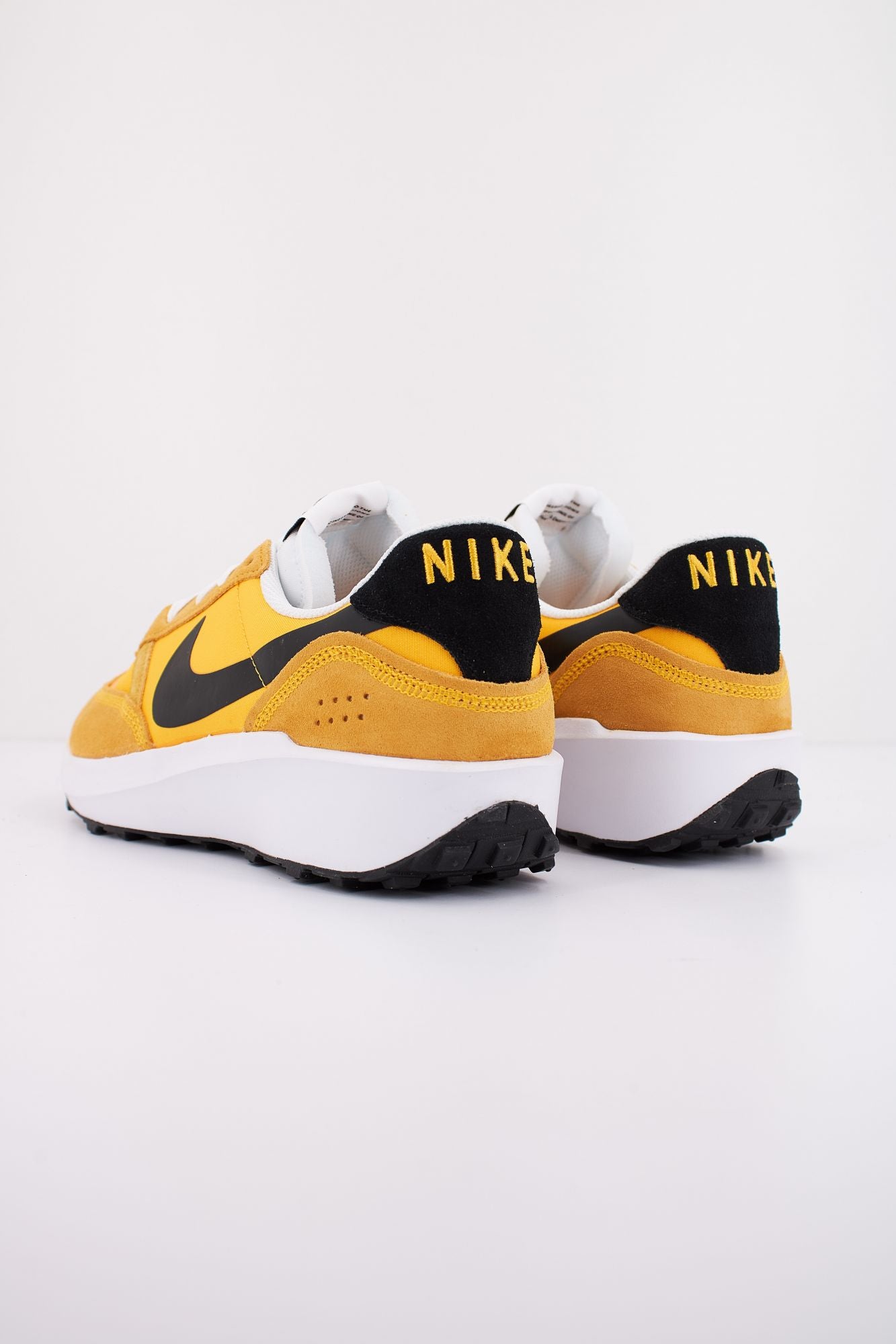 NIKE WAFFLE DEBUT en color AMARILLO (3)