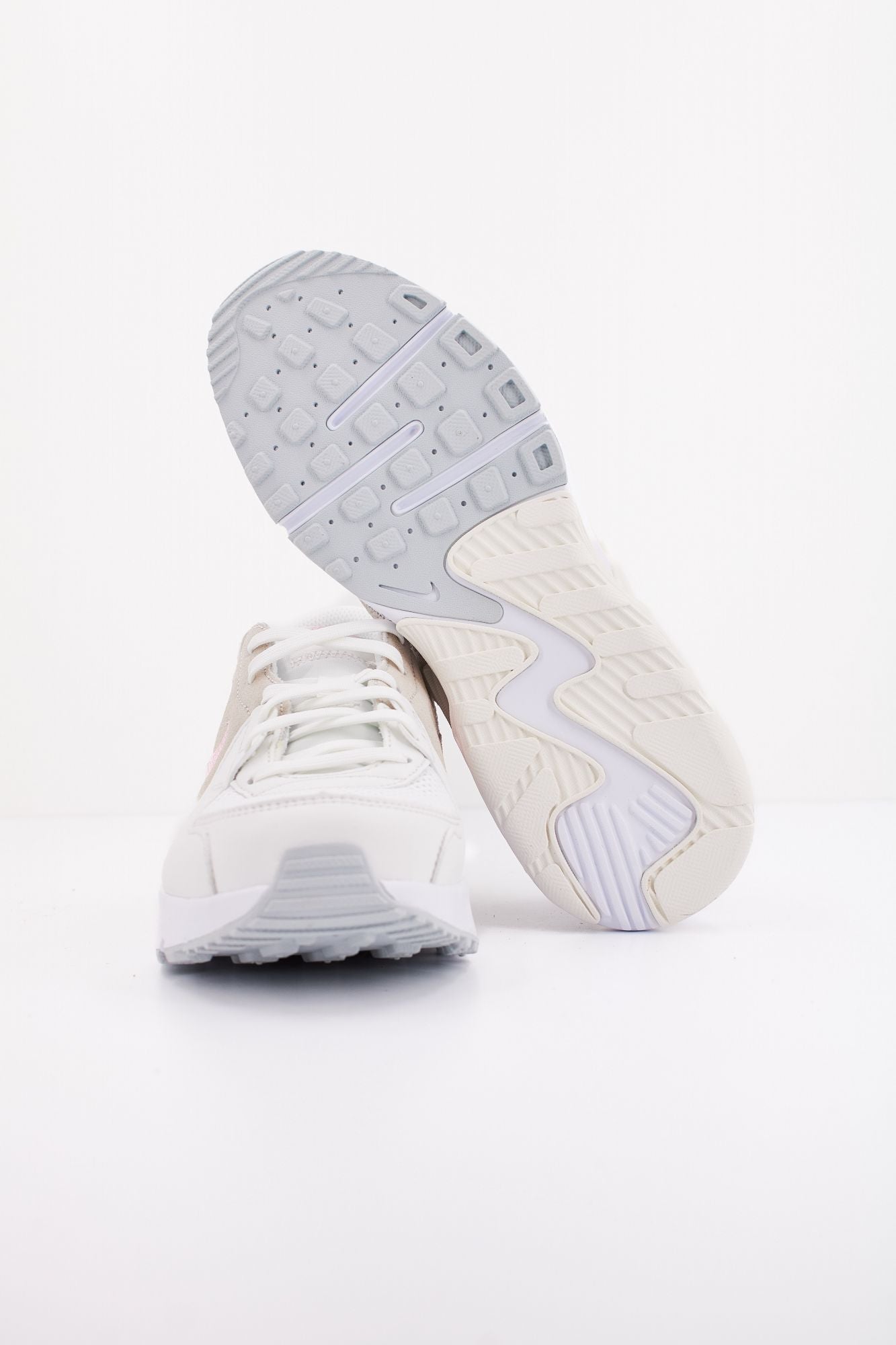 NIKE MAX EXCEEE en color BLANCO (4)