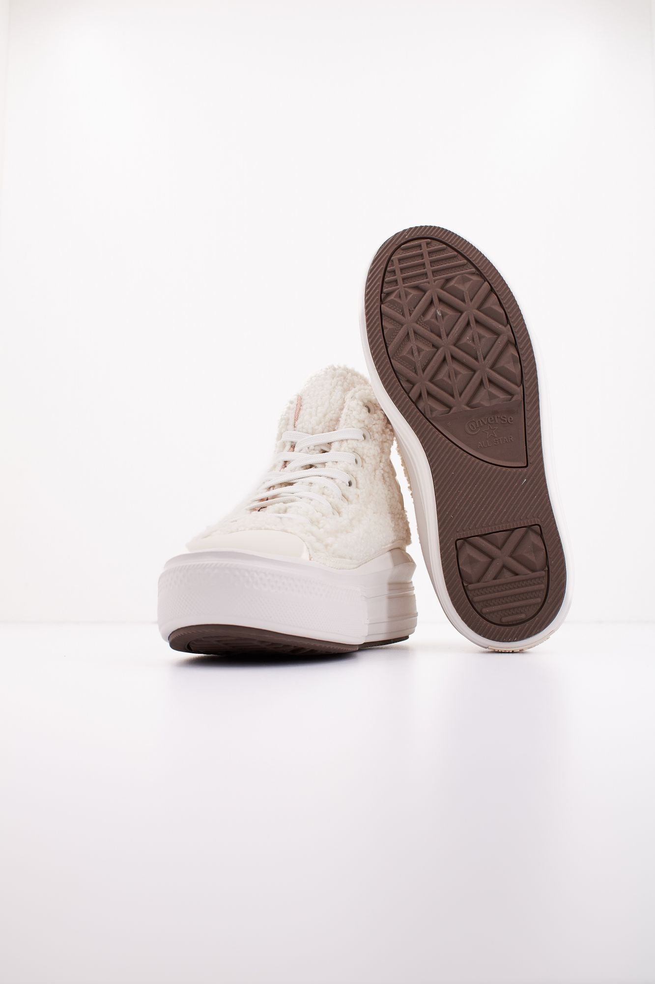 CONVERSE CHUCK TAYLOR ALL STAR  MOVE HI en color BEIS (4)