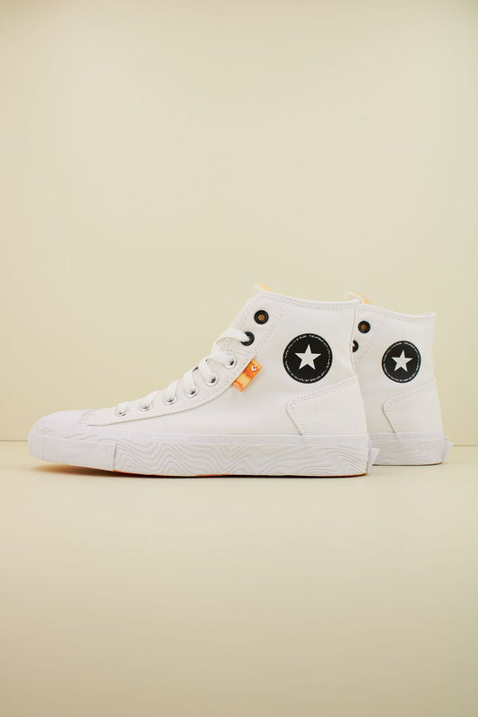 CONVERSE CHUCK TAYLOR ALT STAR en color BLANCO (1)