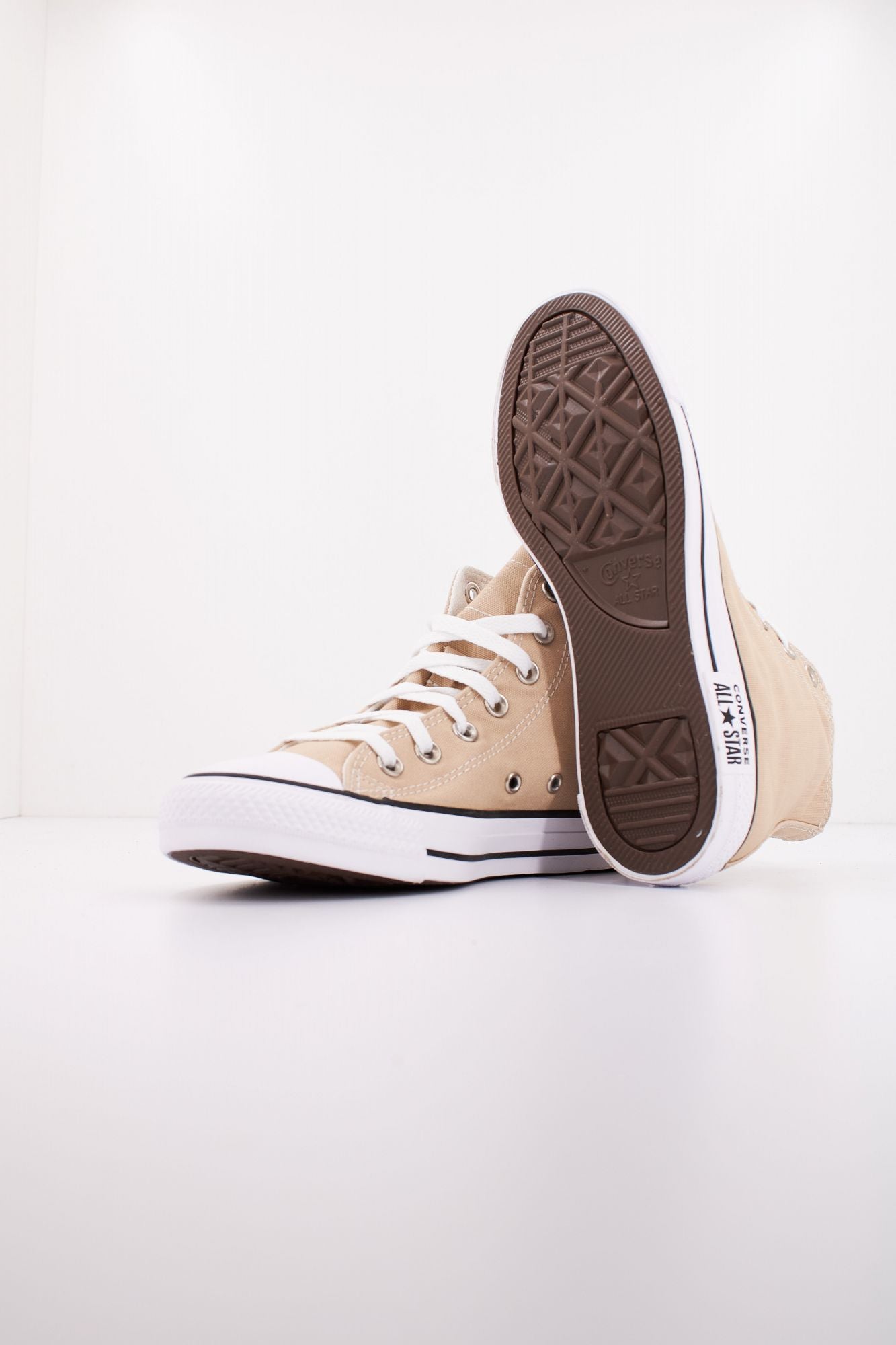 CONVERSE CTAS HI NUTTY en color BEIS (4)