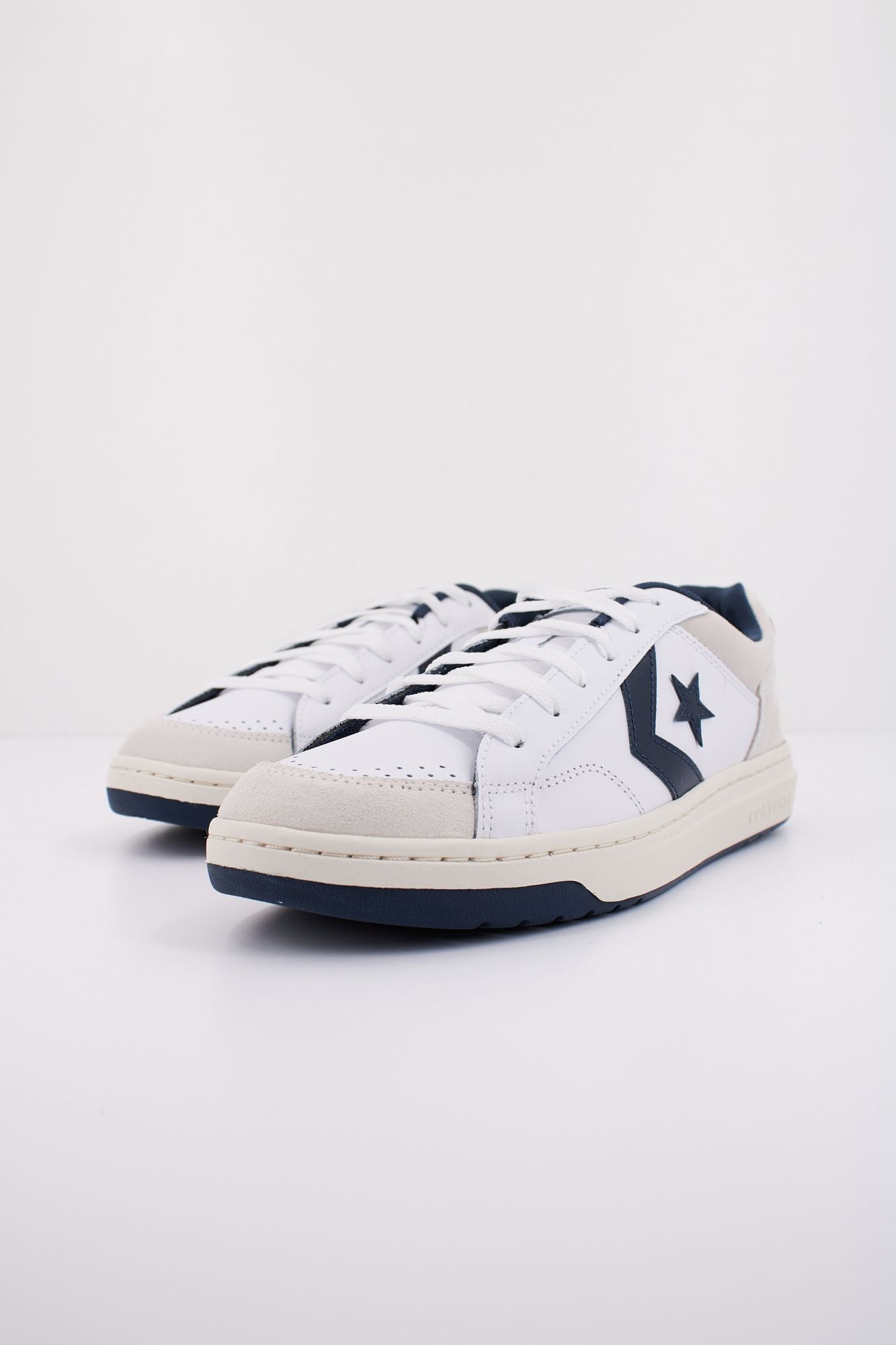 CONVERSE PRO BLAZE CLASSIC LEATHER & SUEDE  en color BLANCO (2)