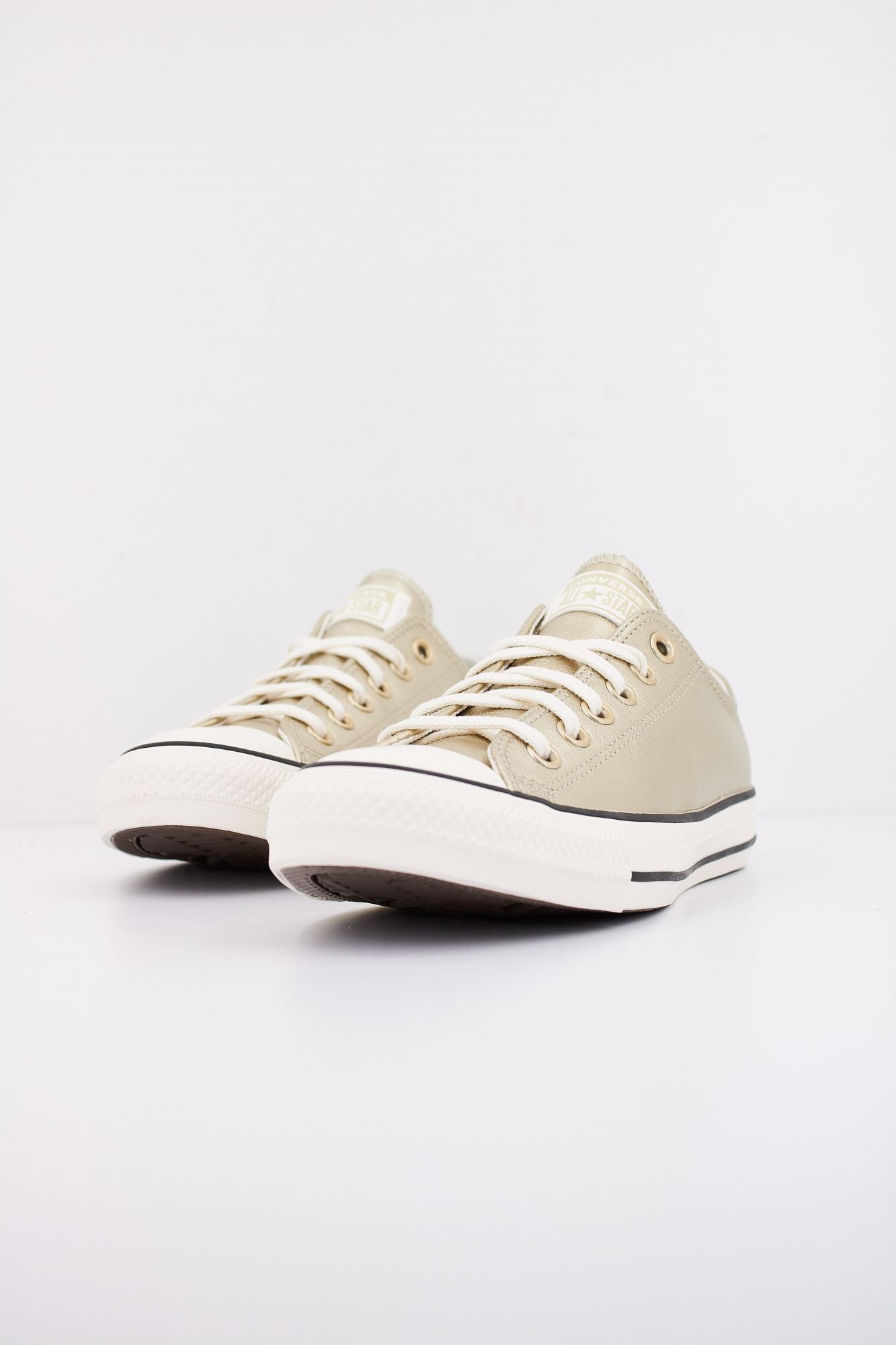 CONVERSE CHUCK TAYLOR ALL STAR METALLIC en color ORO (2)