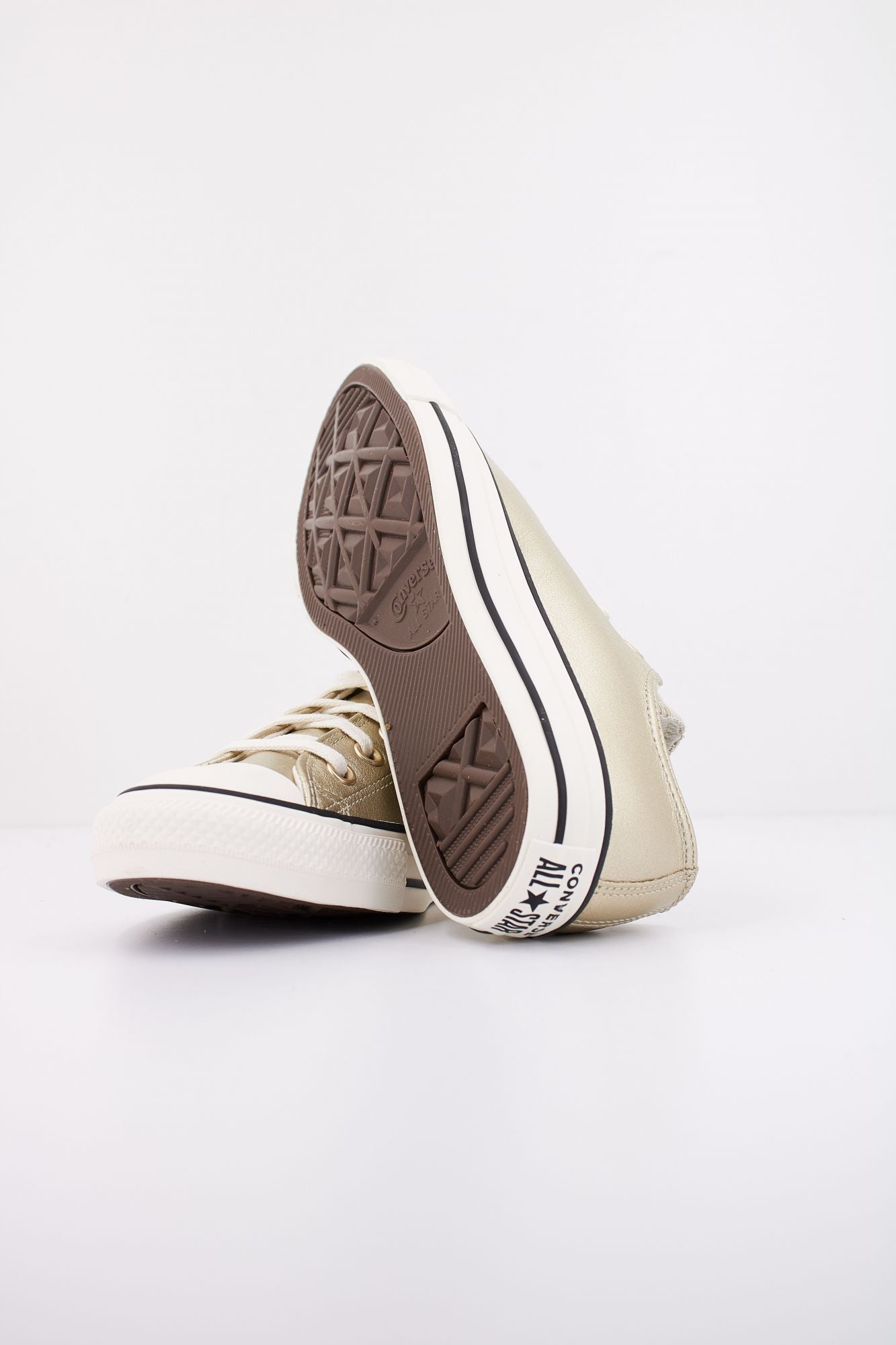 CONVERSE CHUCK TAYLOR ALL STAR METALLIC en color ORO (5)