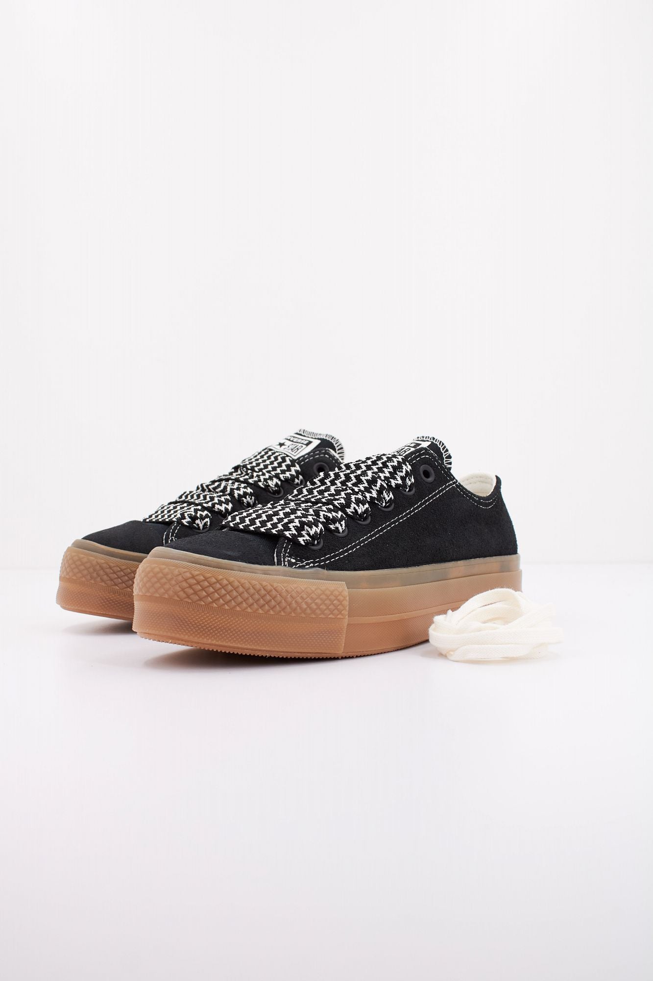 CONVERSE CHUCK TAYLOR ALL STAR LIFT OX en color NEGRO (2)