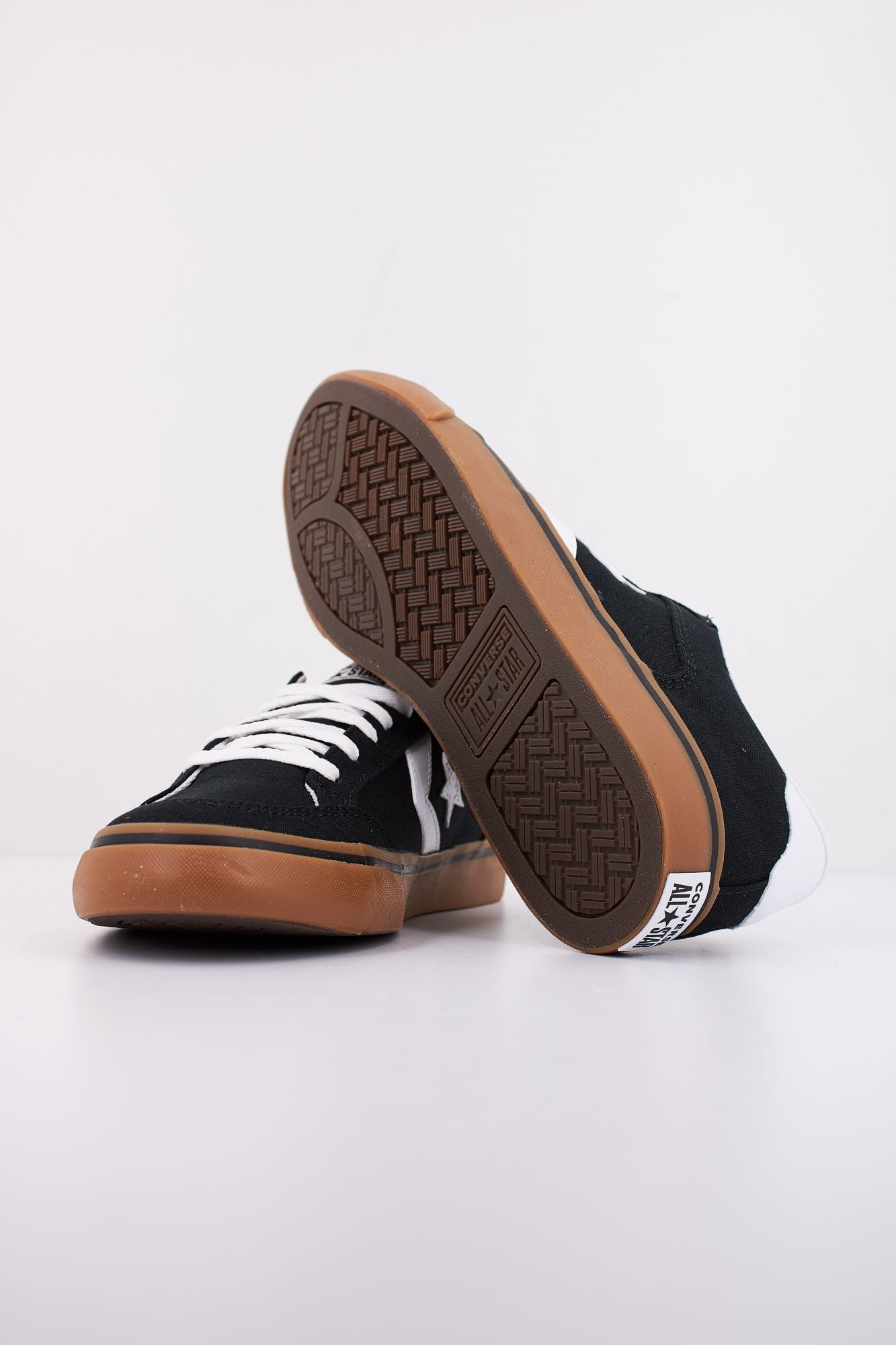 CONVERSE TOBIN OX en color NEGRO (5)