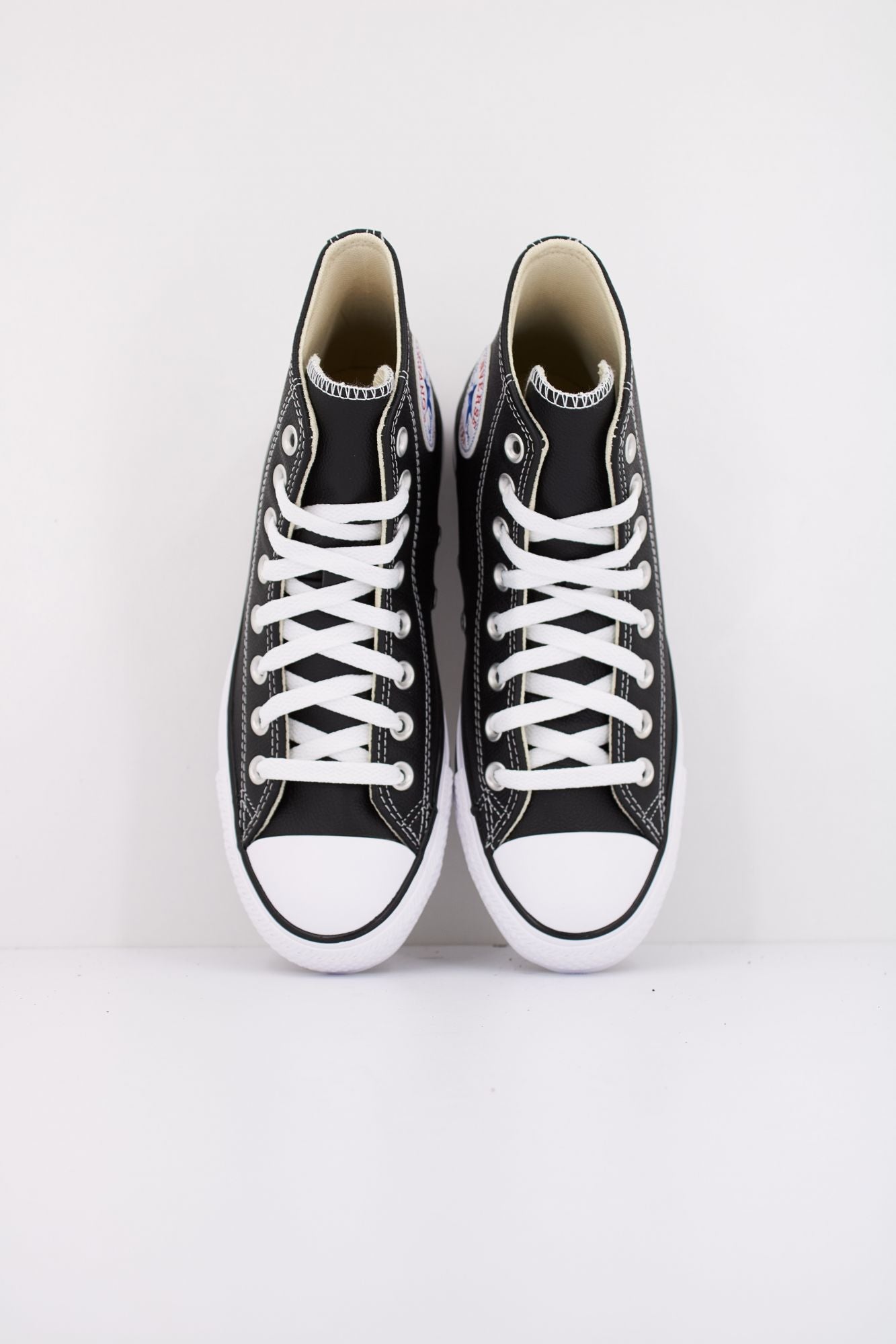 CONVERSE CHUCK TAYLOR LEATHER en color NEGRO (3)