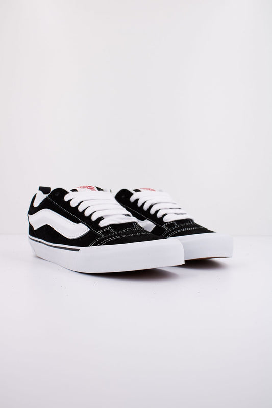 VANS KNU SKOOL en color NEGRO (2)