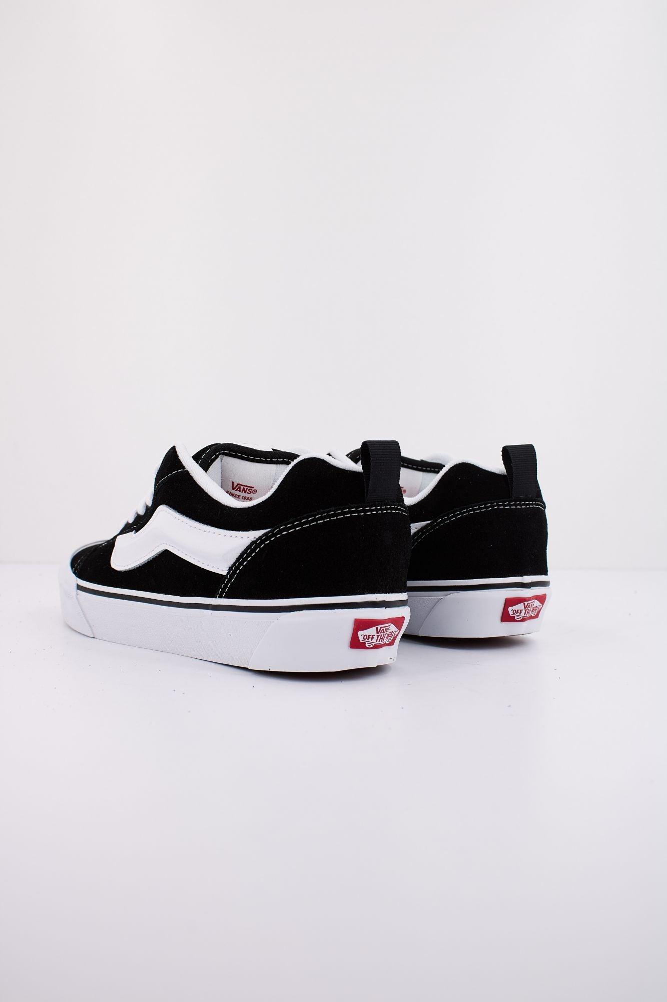 VANS KNU SKOOL en color NEGRO (3)