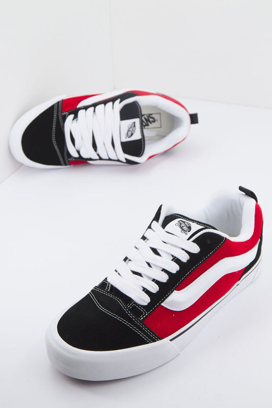 VANS KNU SKOOL en color NEGRO (1)