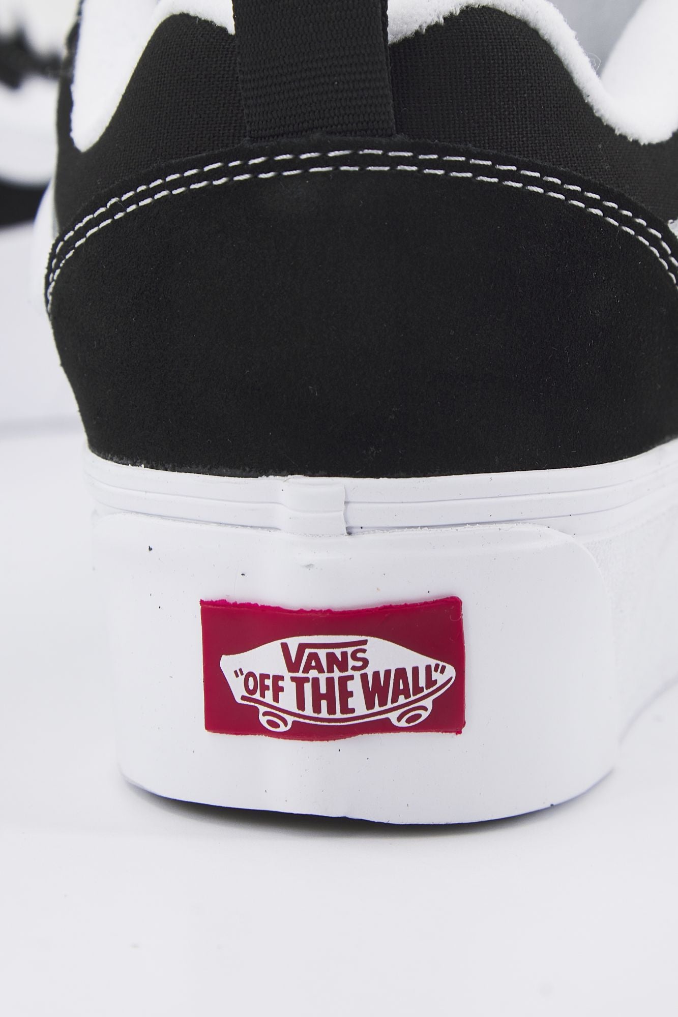 VANS  KNU STACK en color NEGRO (4)