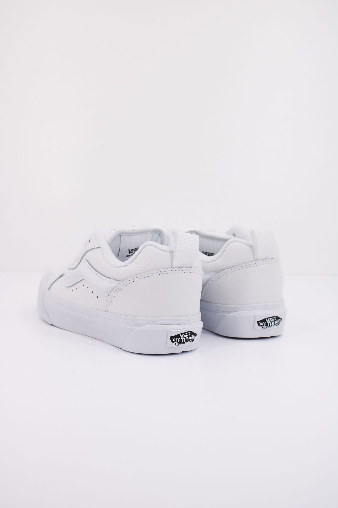 VANS  KNU SKOOL en color BLANCO (4)