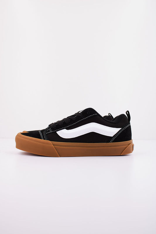 VANS  KNU SKOOL en color NEGRO (1)