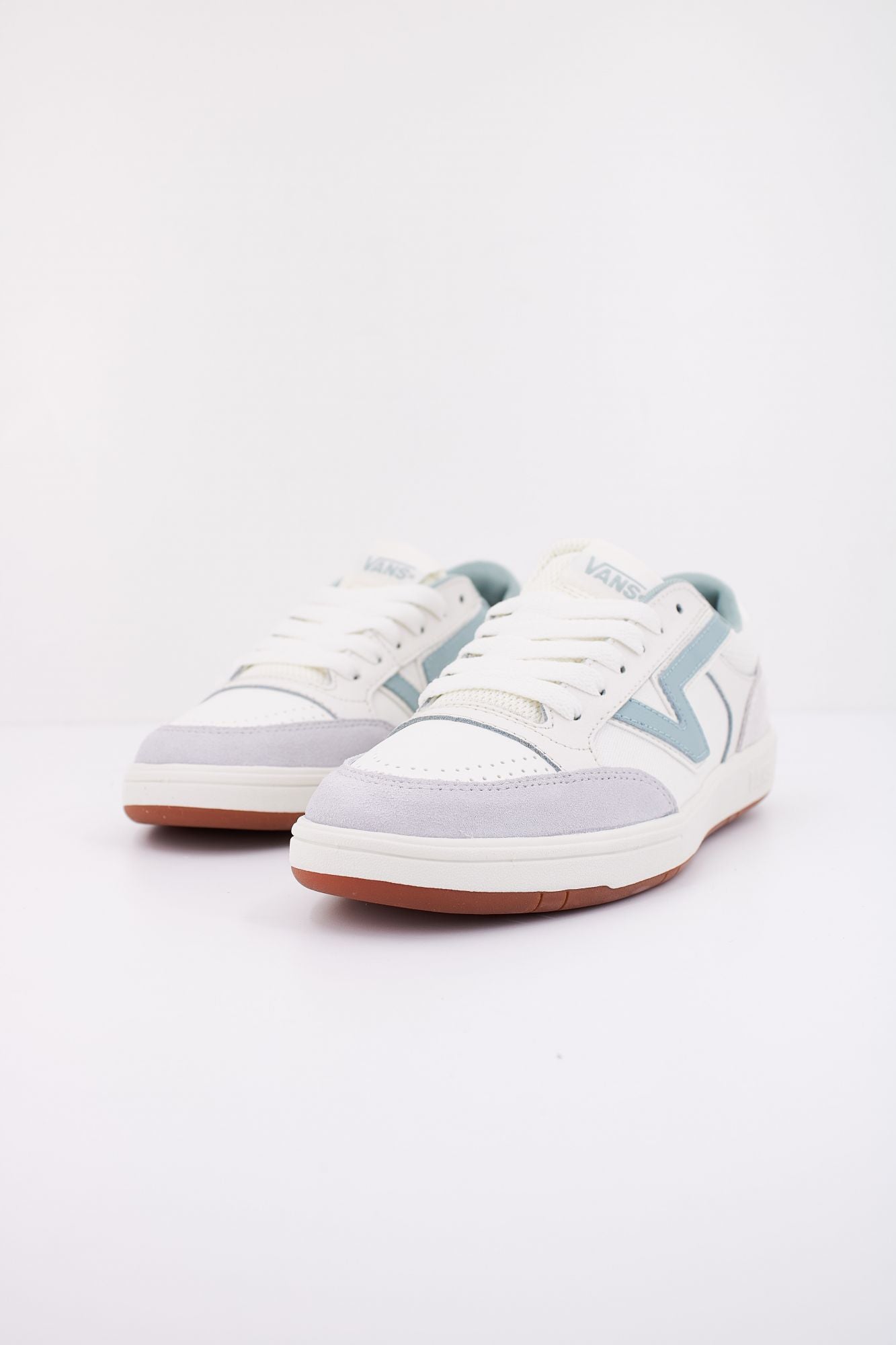 VANS LOWLAND en color BLANCO (2)