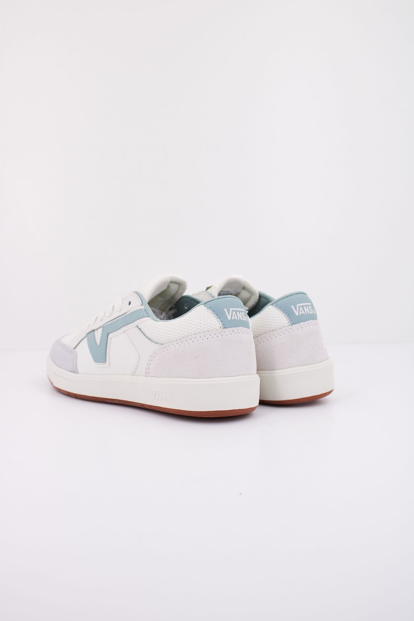 VANS LOWLAND en color BLANCO (4)