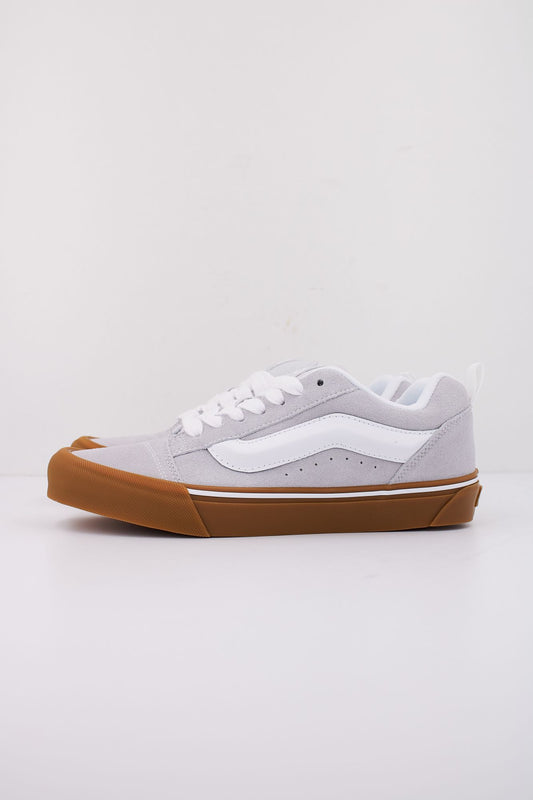 VANS KNU SKOOL en color GRIS (1)