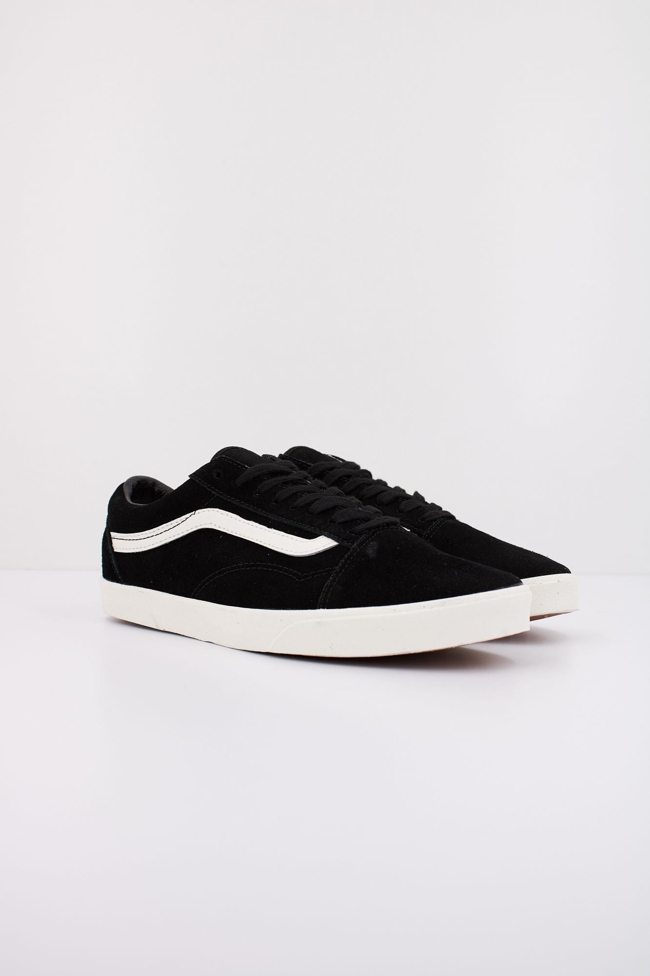 VANS OLD SKOOL LOWPRO en color NEGRO (2)